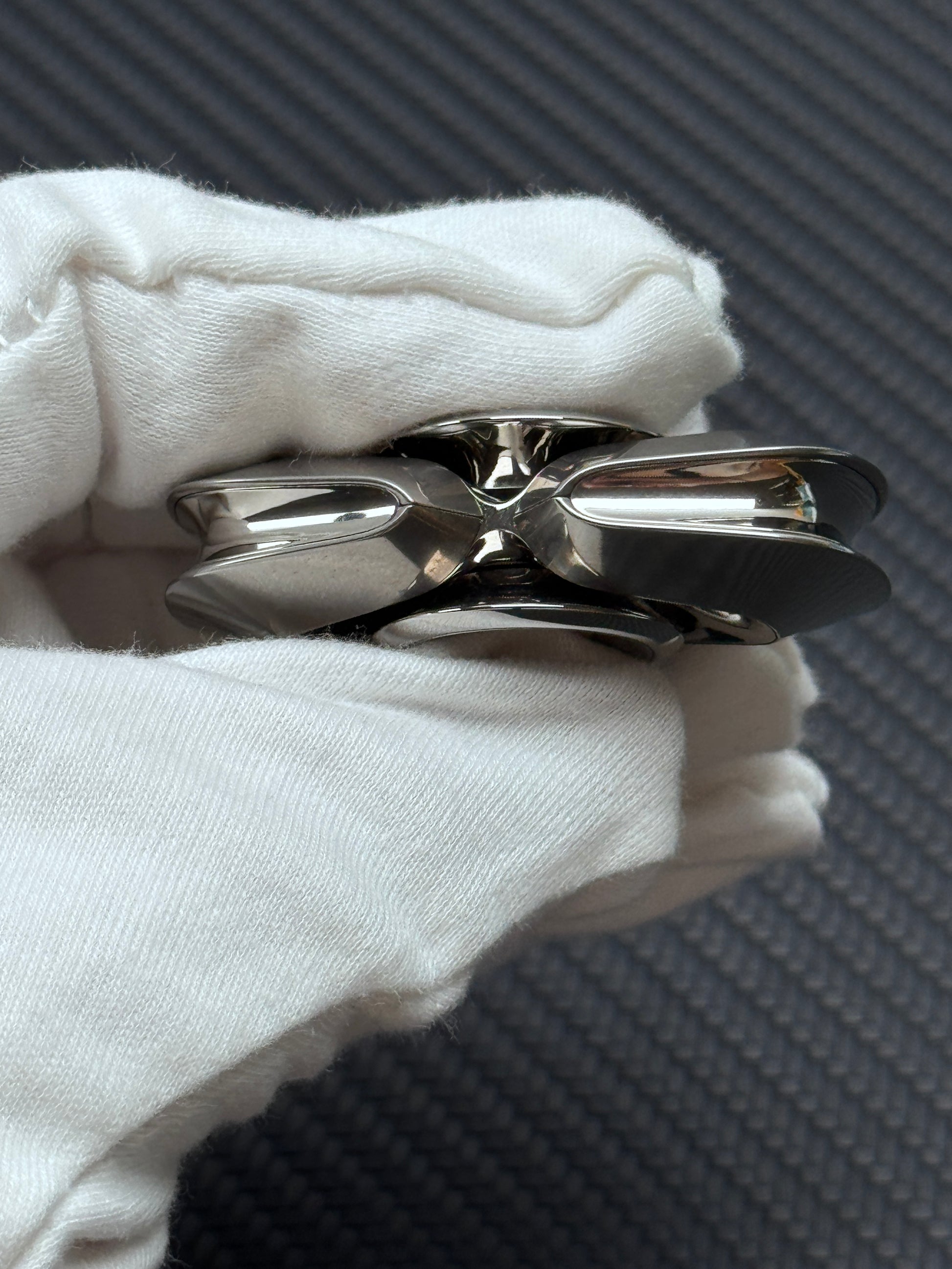Lentic Titanium