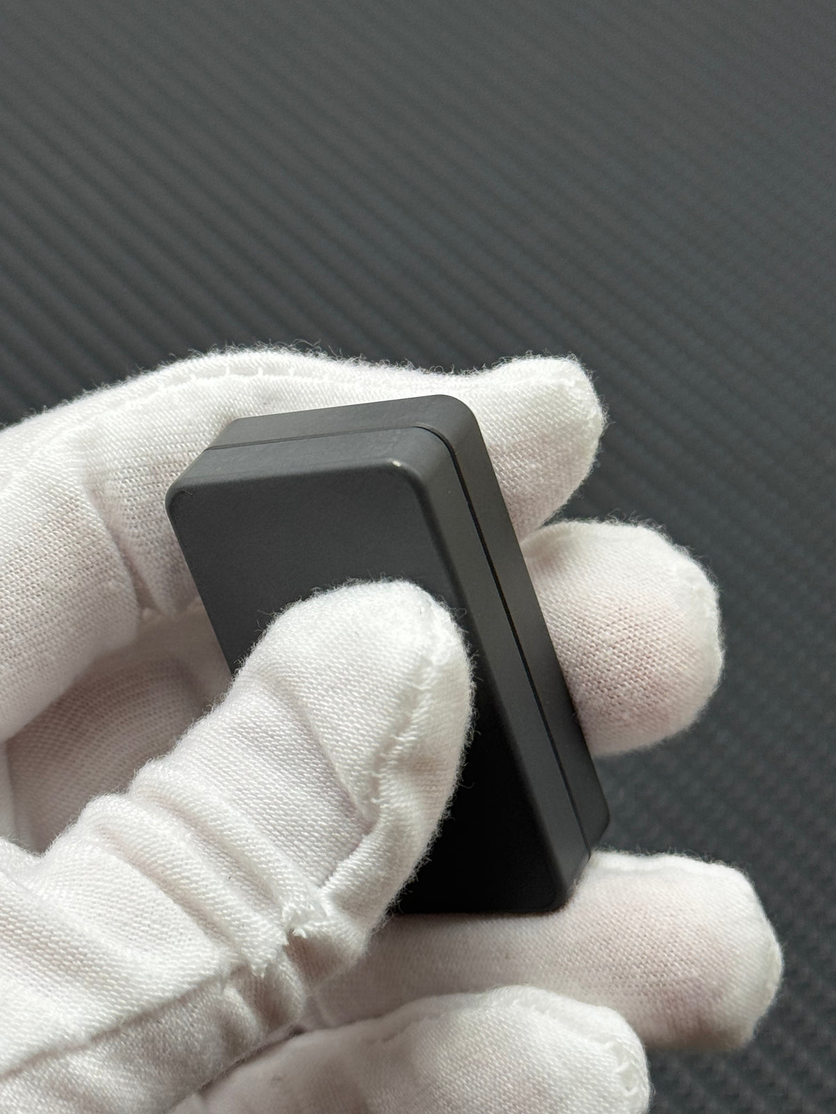 Mute Zirconium