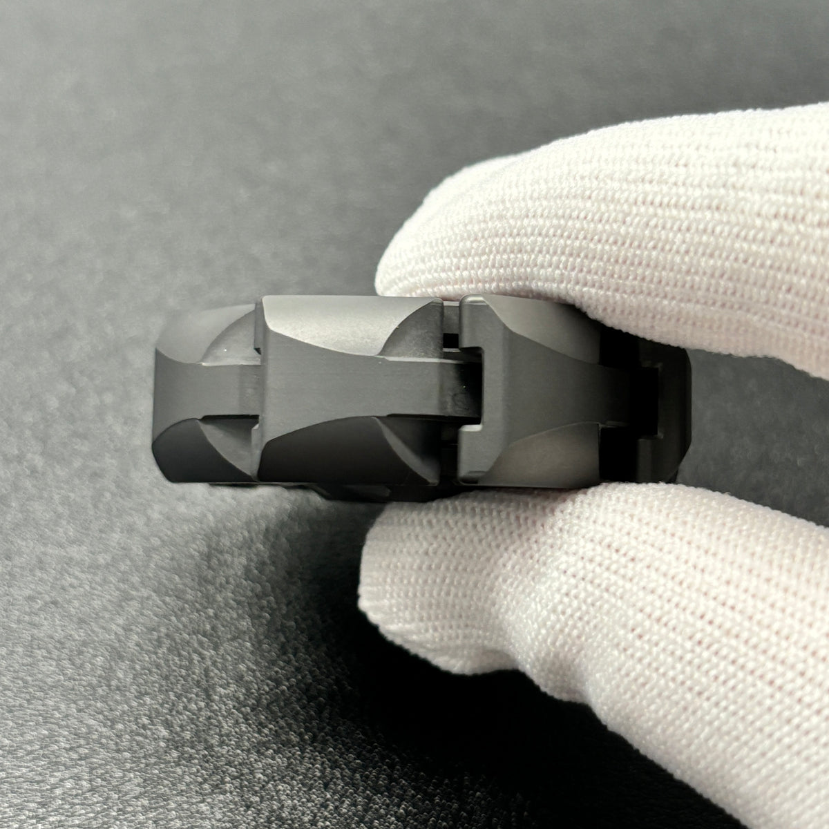 Eight Armor Initial Link Zirconium