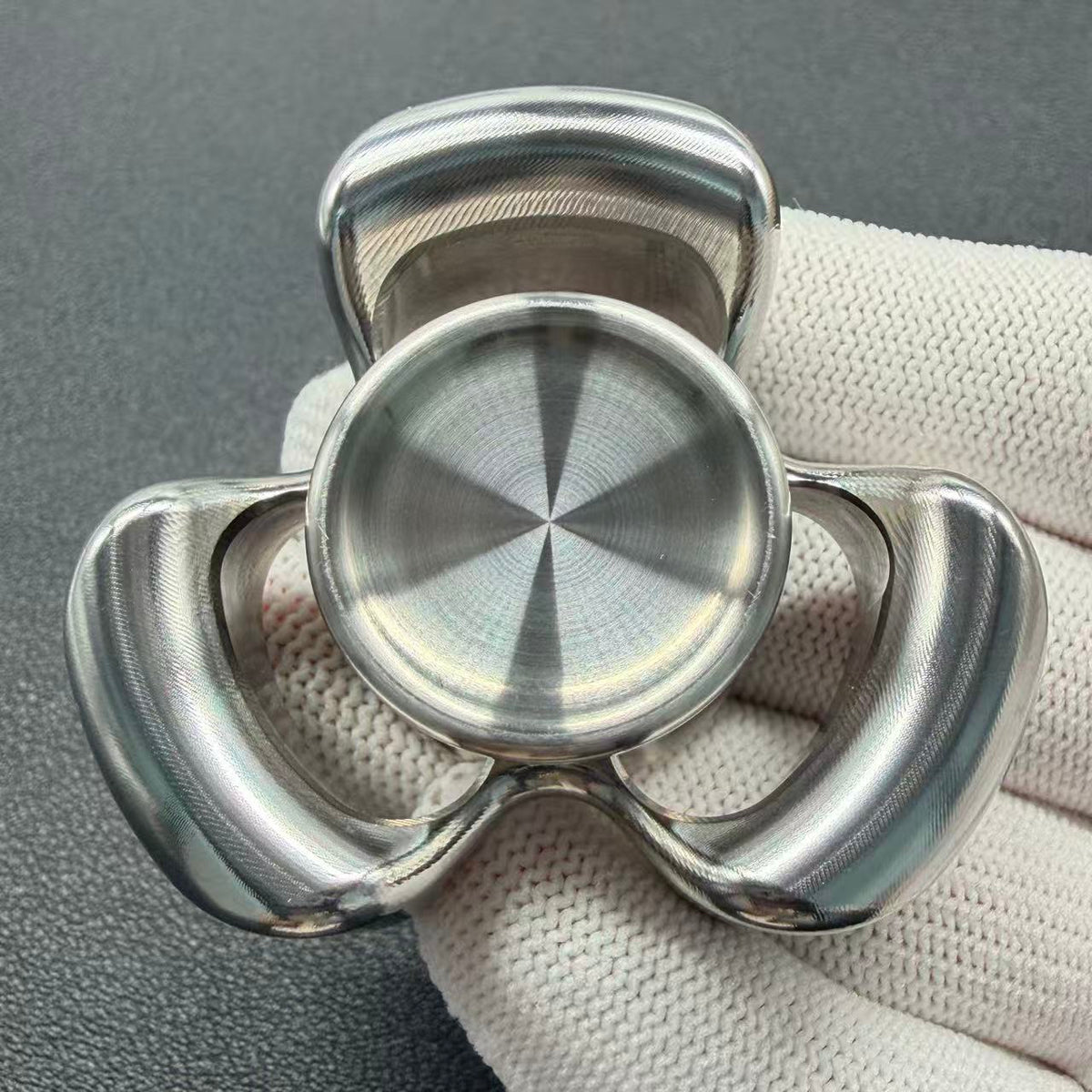 Three-Leaf Horizon Stainless Steel