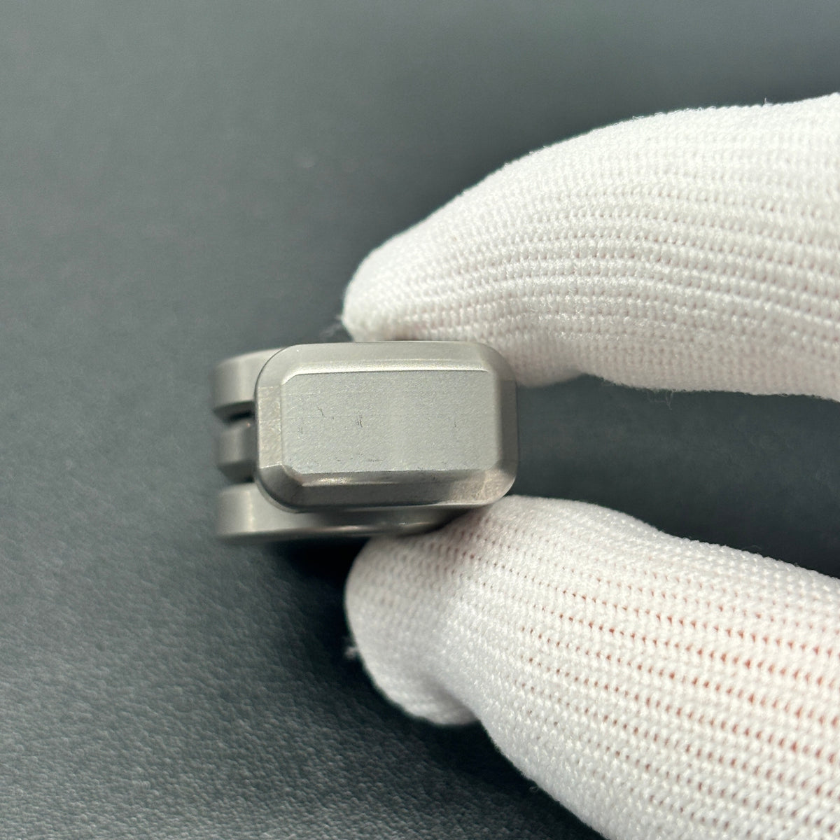 Floating Shadow Titanium