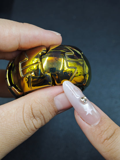 Pillbug Shell Opening Zirconium Gold Plated