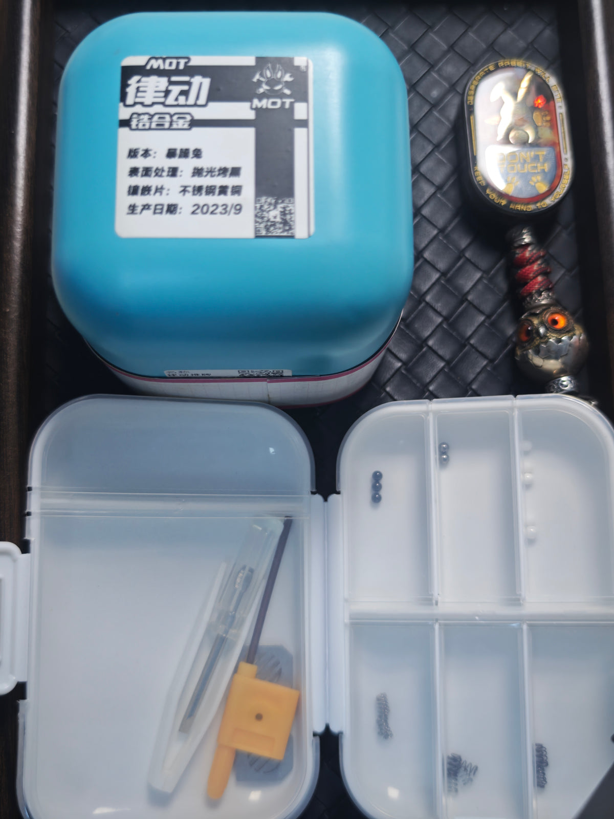 Grumpy Rabbit Rhythm Zirconium Resin-Sealed