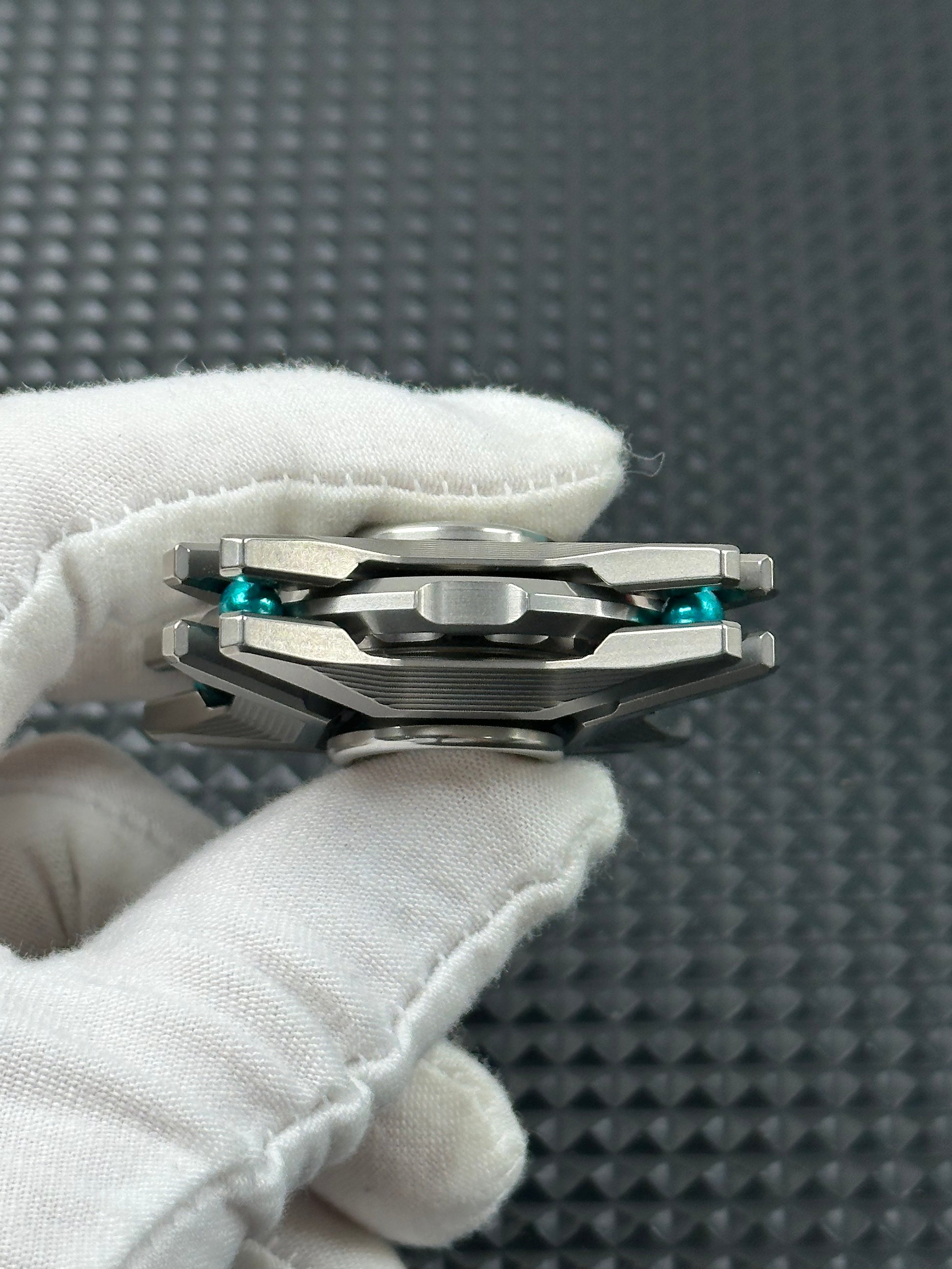 Manzala Titanium