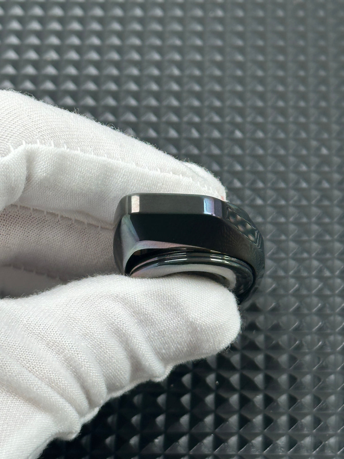 Mirror Eye Zirconium Oil Slick