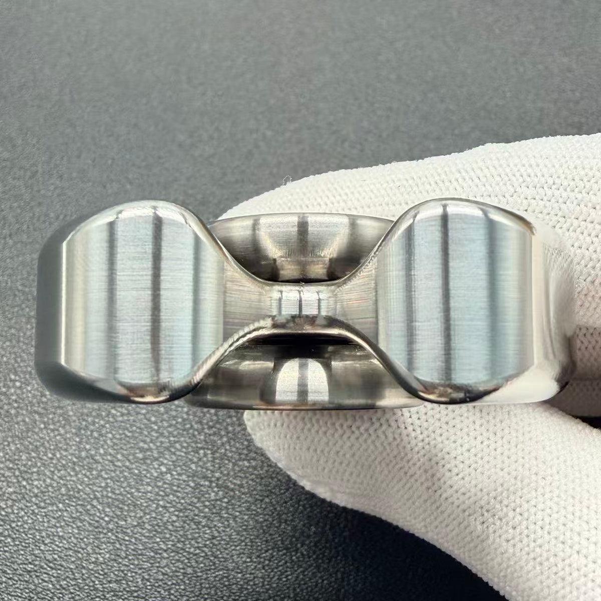 Three-Leaf Horizon Stainless Steel