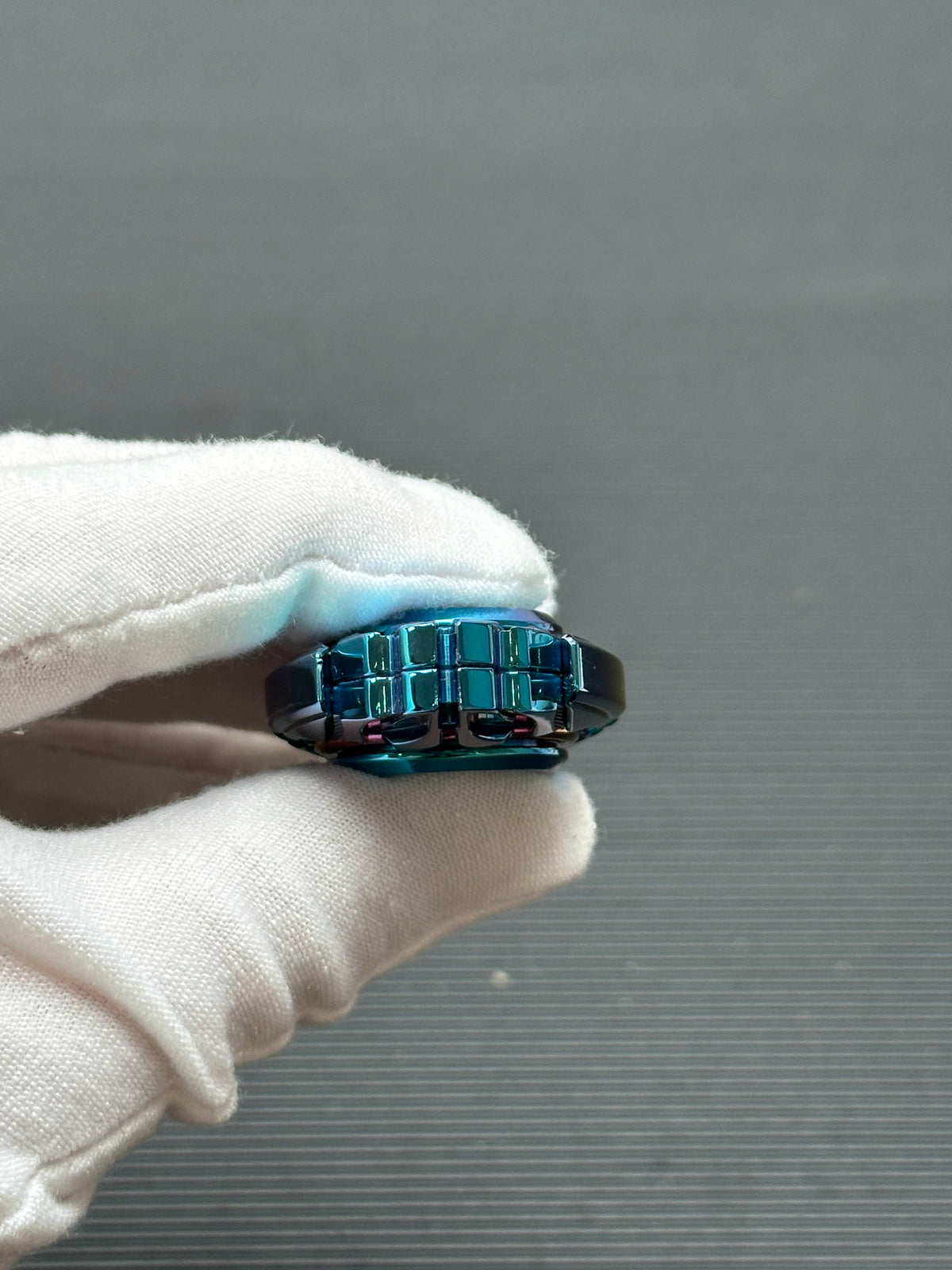 Dark Shell Opening Zirconium