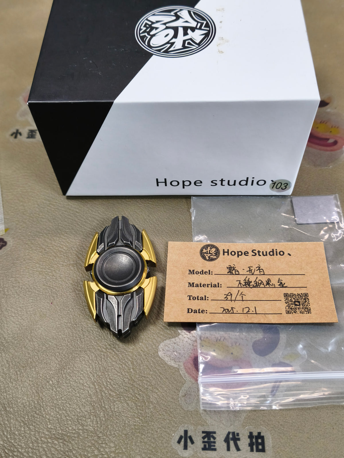 Dark Shell Opening Stainless Steel