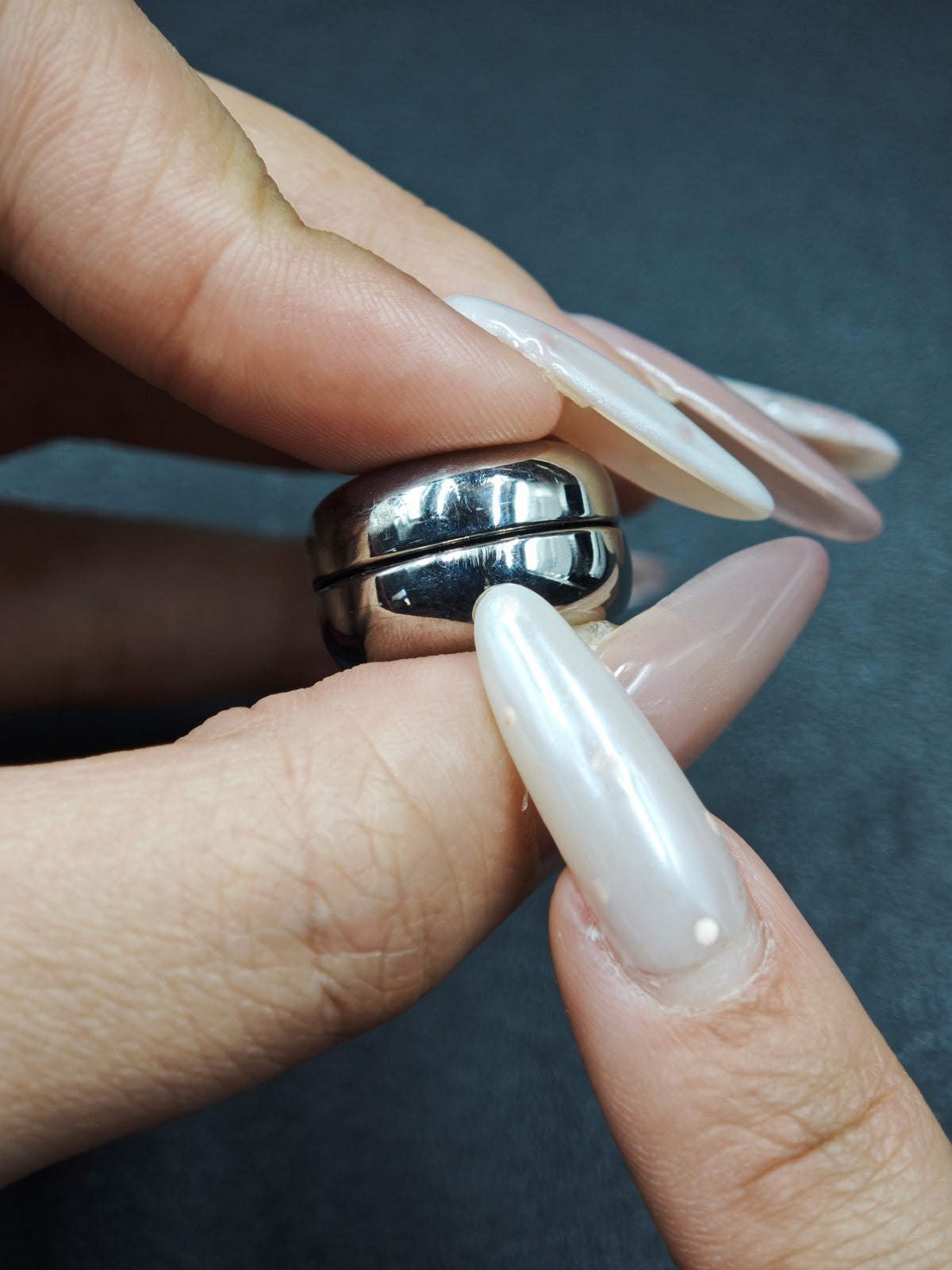 Floating Cloud Titanium