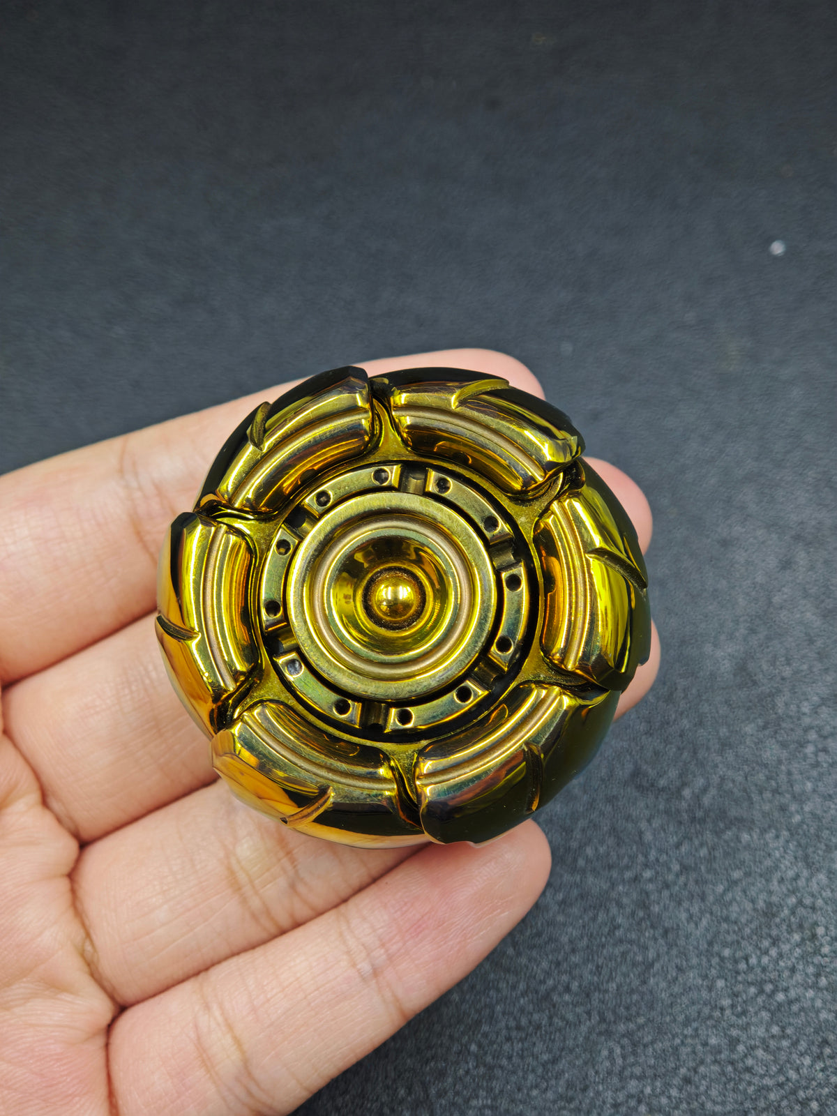 Pillbug Shell Opening Zirconium Gold Plated