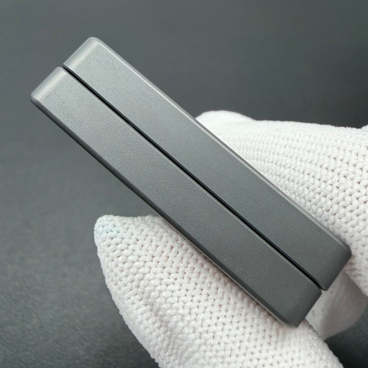 Mute Zirconium