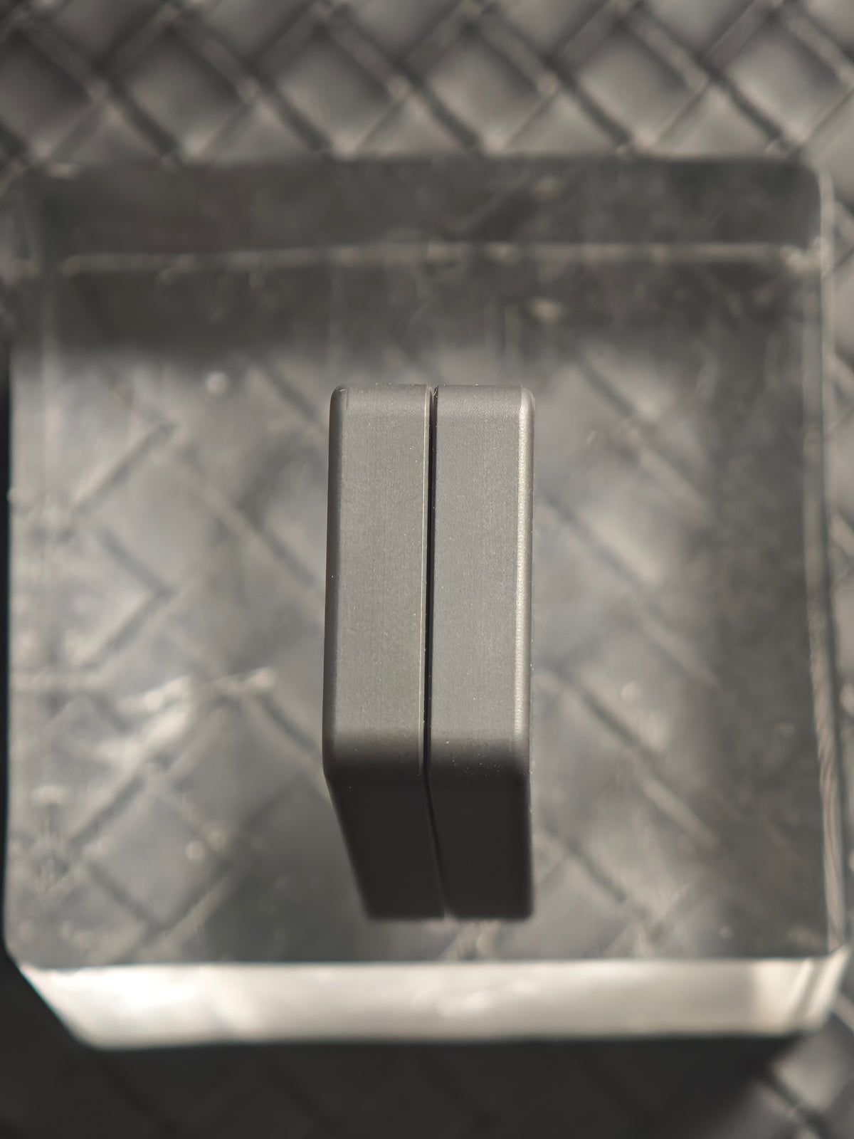 Mute Zirconium