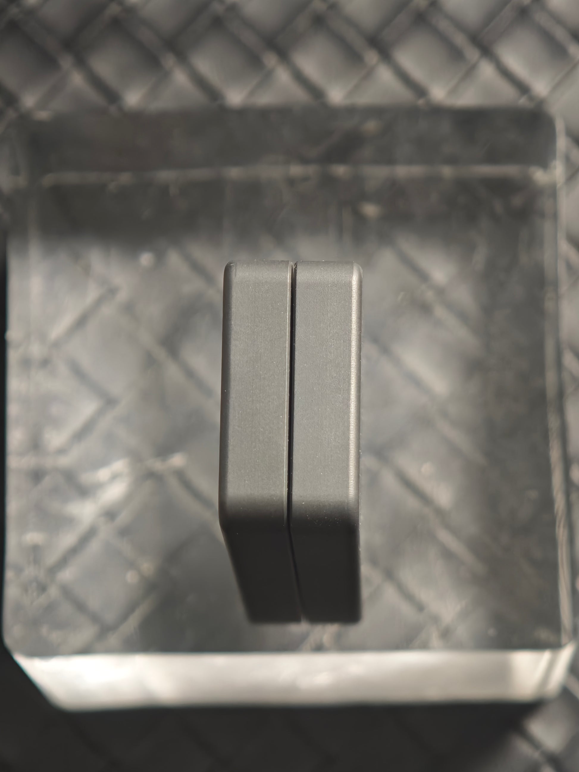Mute Zirconium