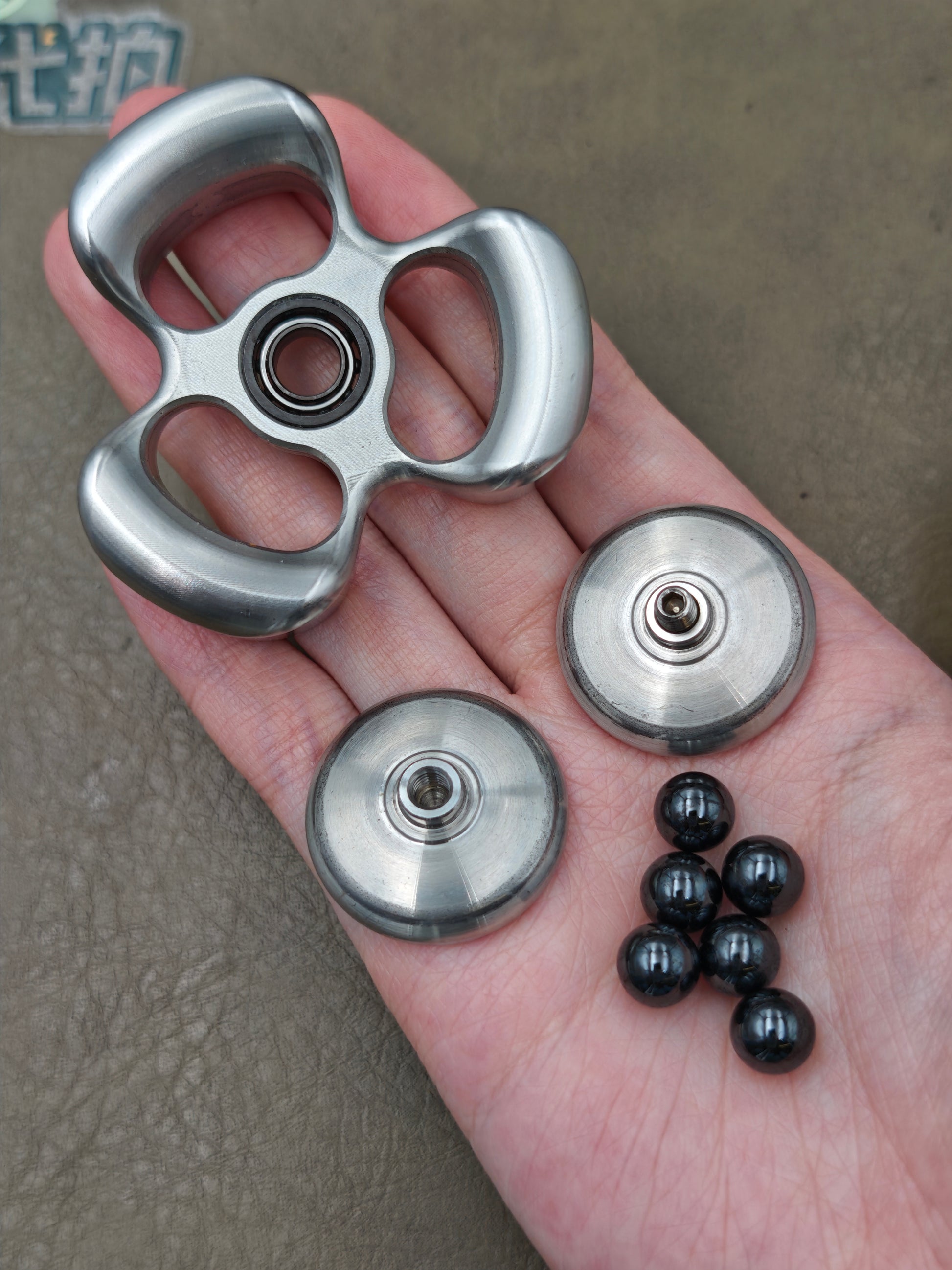 Two-Leaf Horizon Mega Stainless Steel