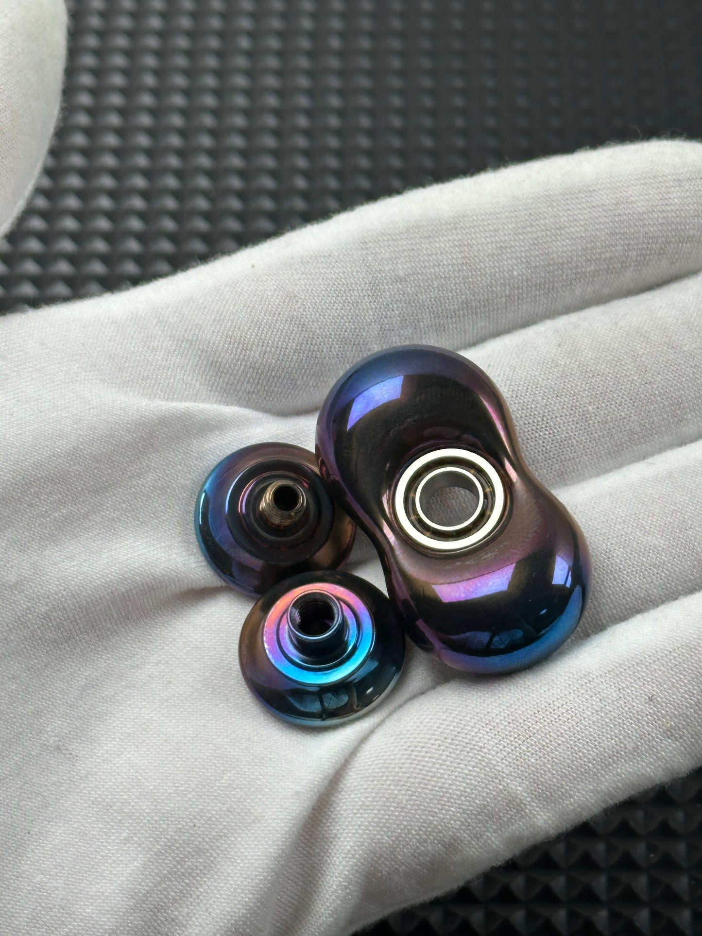 Two-Leaf Cell Zirconium Oil Slick
