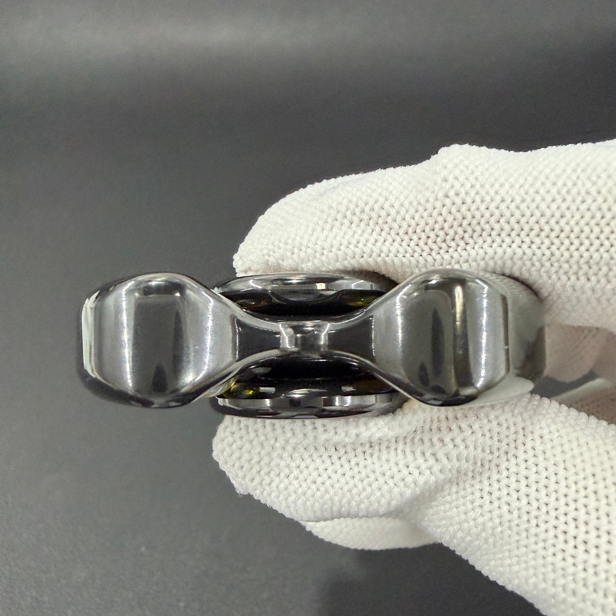Three-Leaf Horizon Zirconium