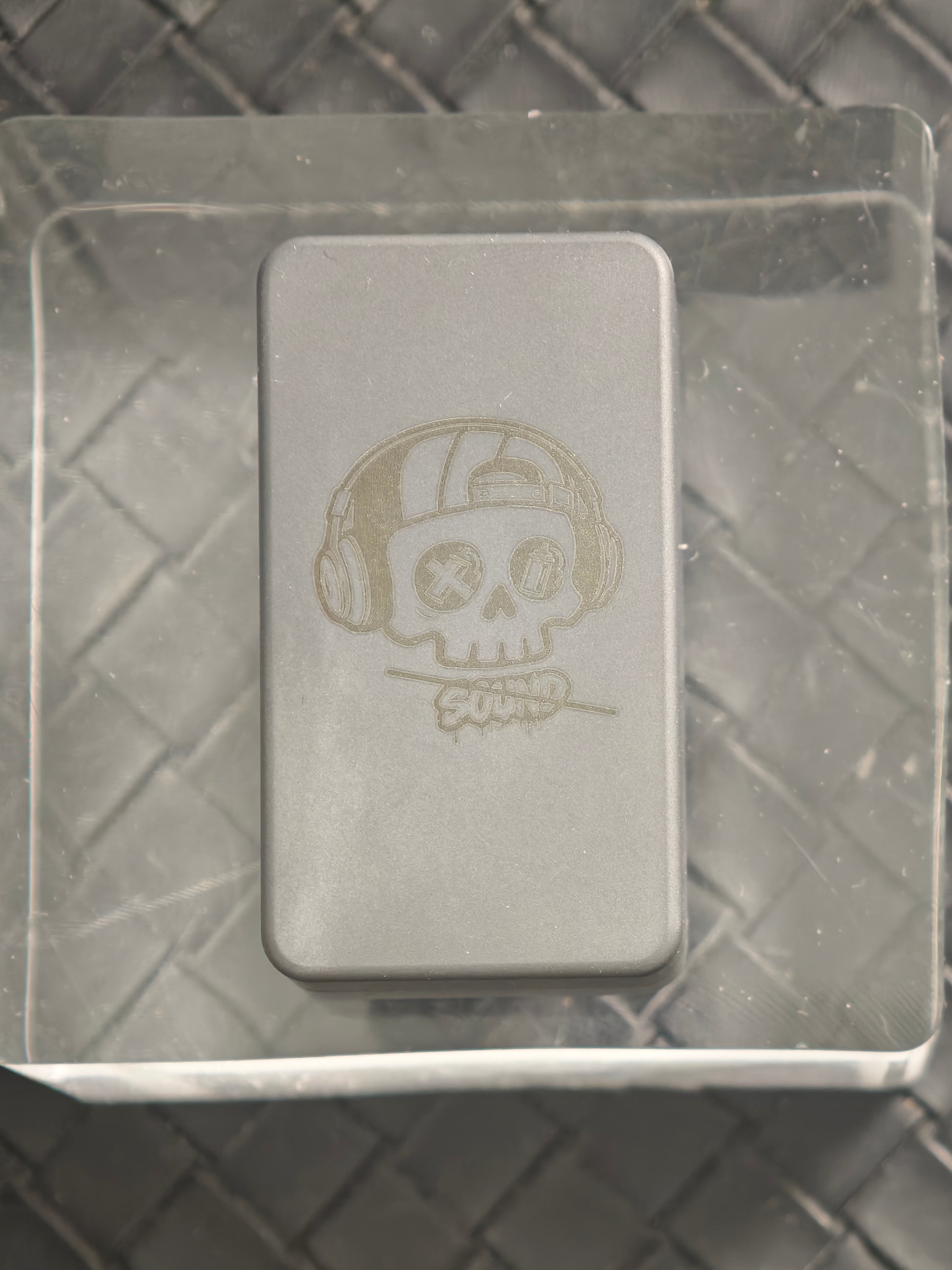 Mute Zirconium
