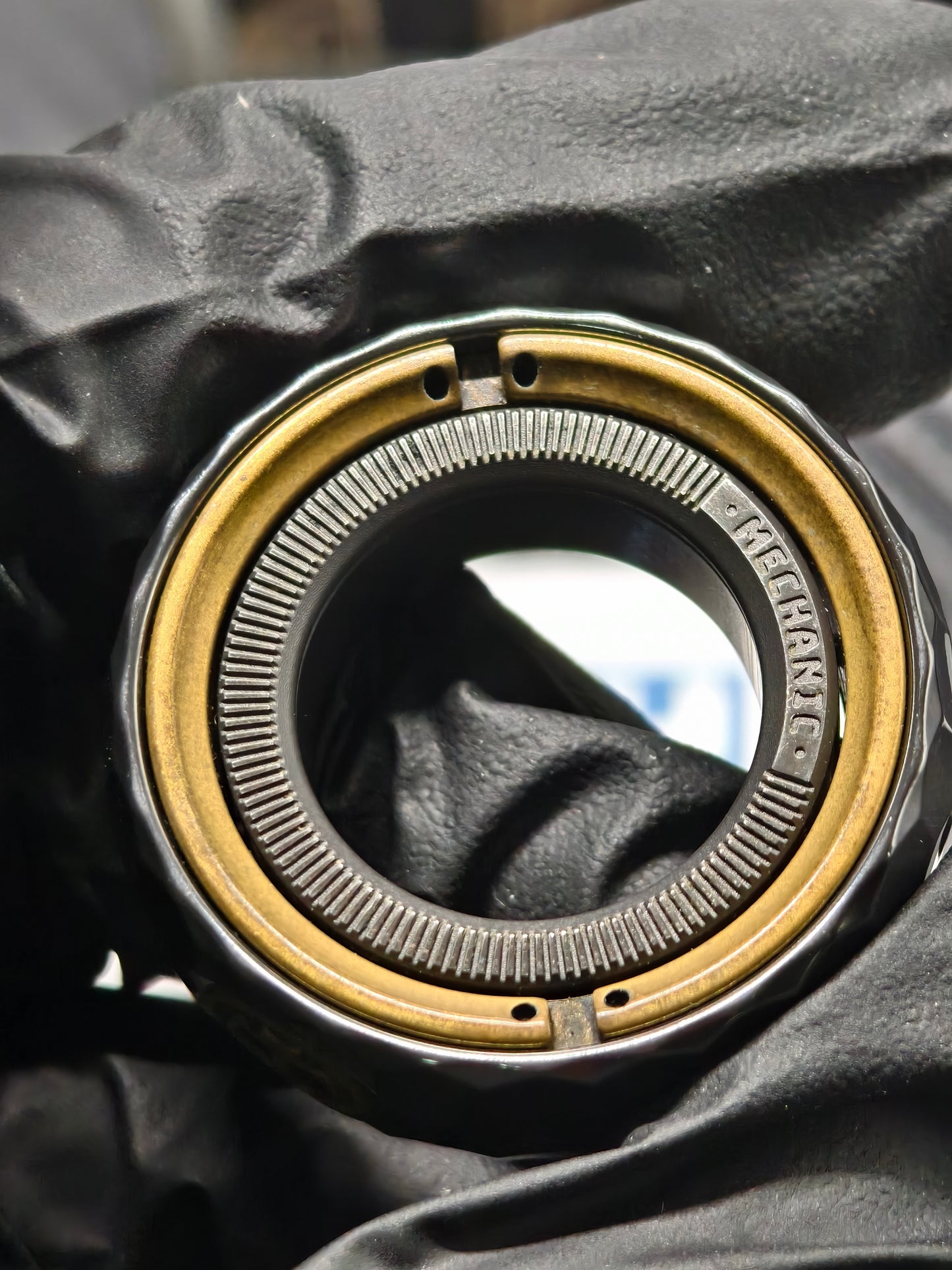 LAUTIE Mechanic Thorns Brass