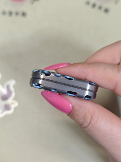Top B Fingerprint Titanium