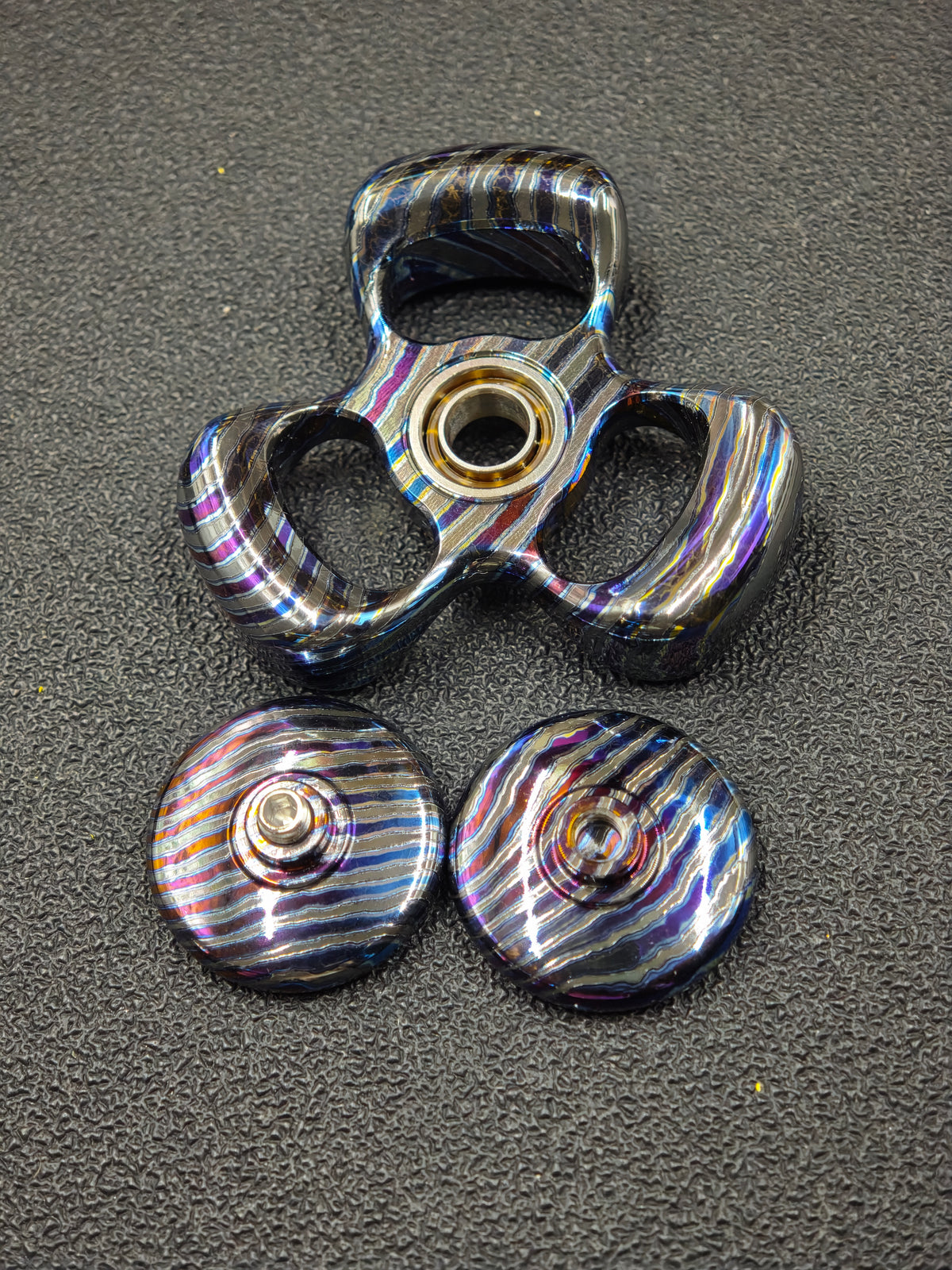 Three-Leaf Horizon Zircuti