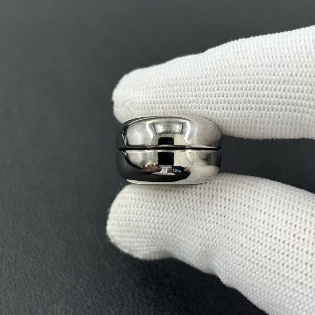 Floating Cloud Titanium Polished