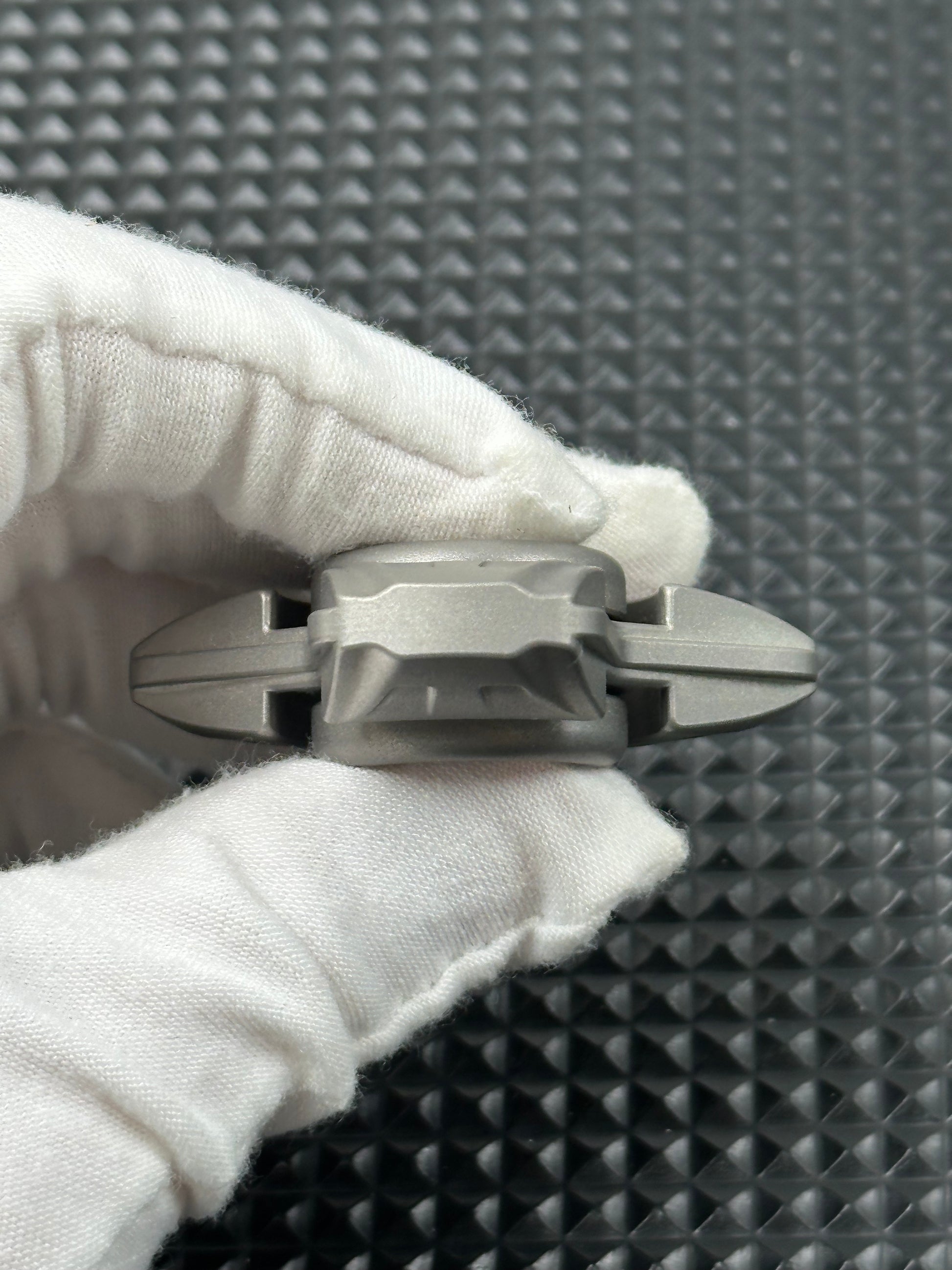 G One Titanium