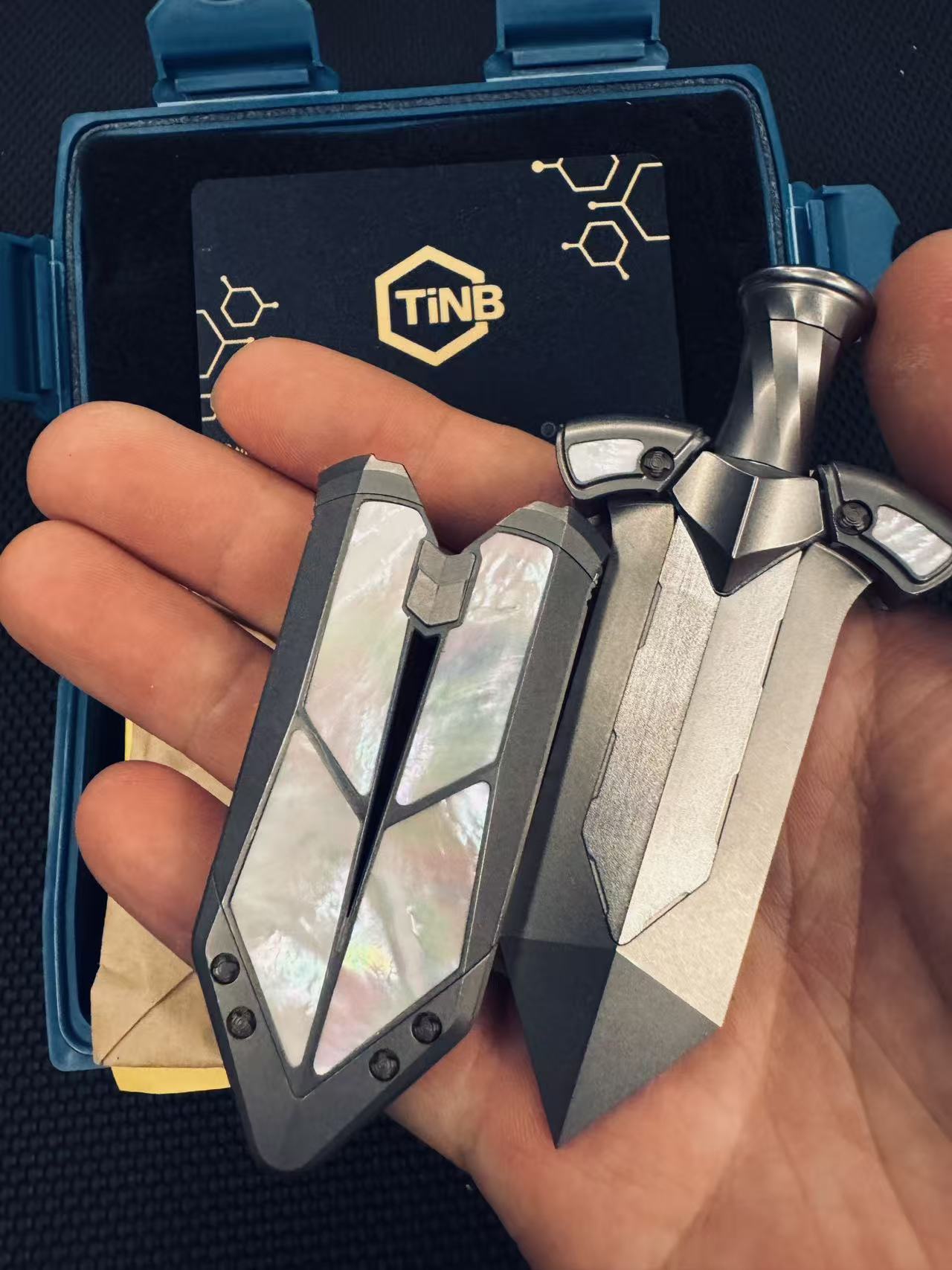 Aroundight MOP Titanium