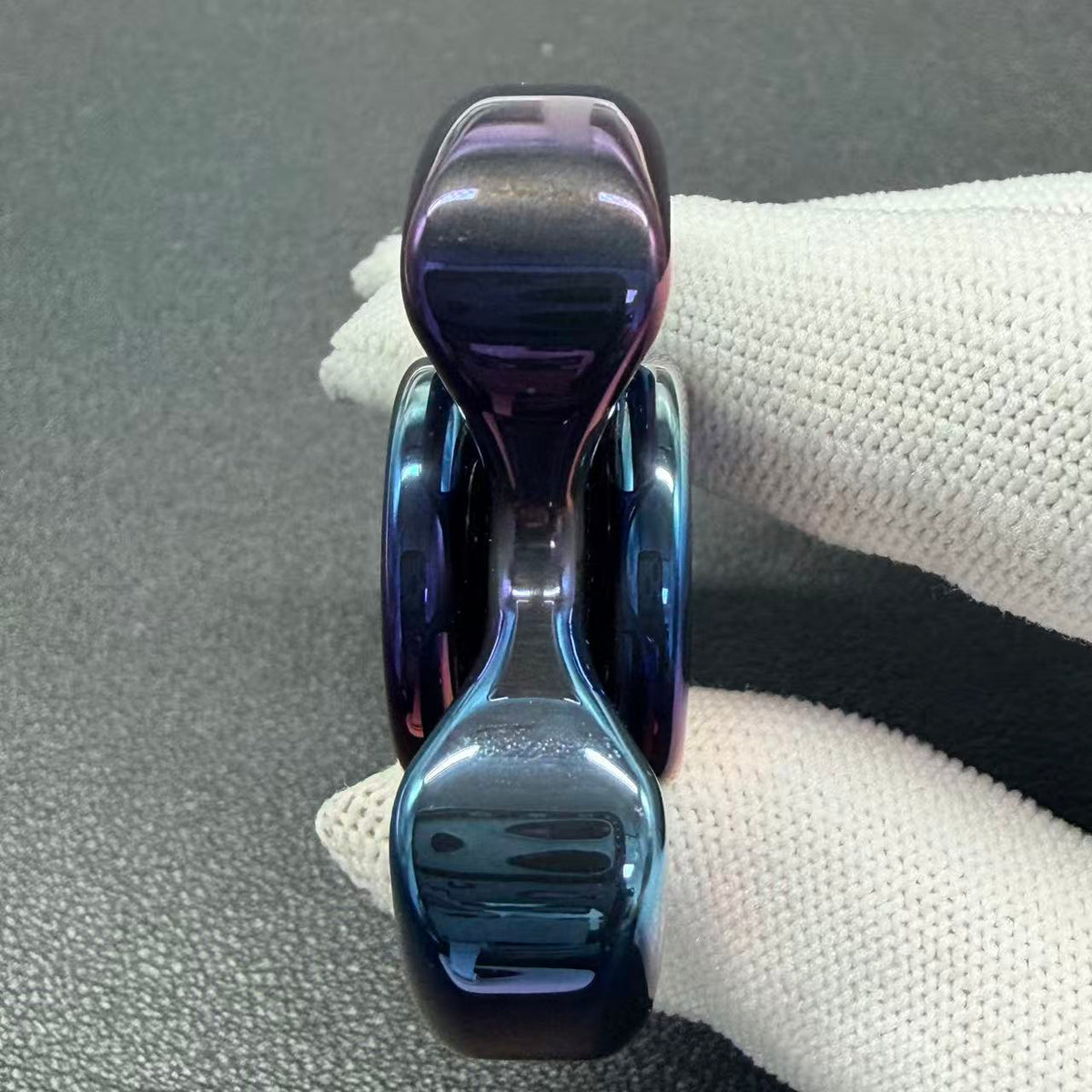 Three-Leaf Horizon Zirconium Oil Slick