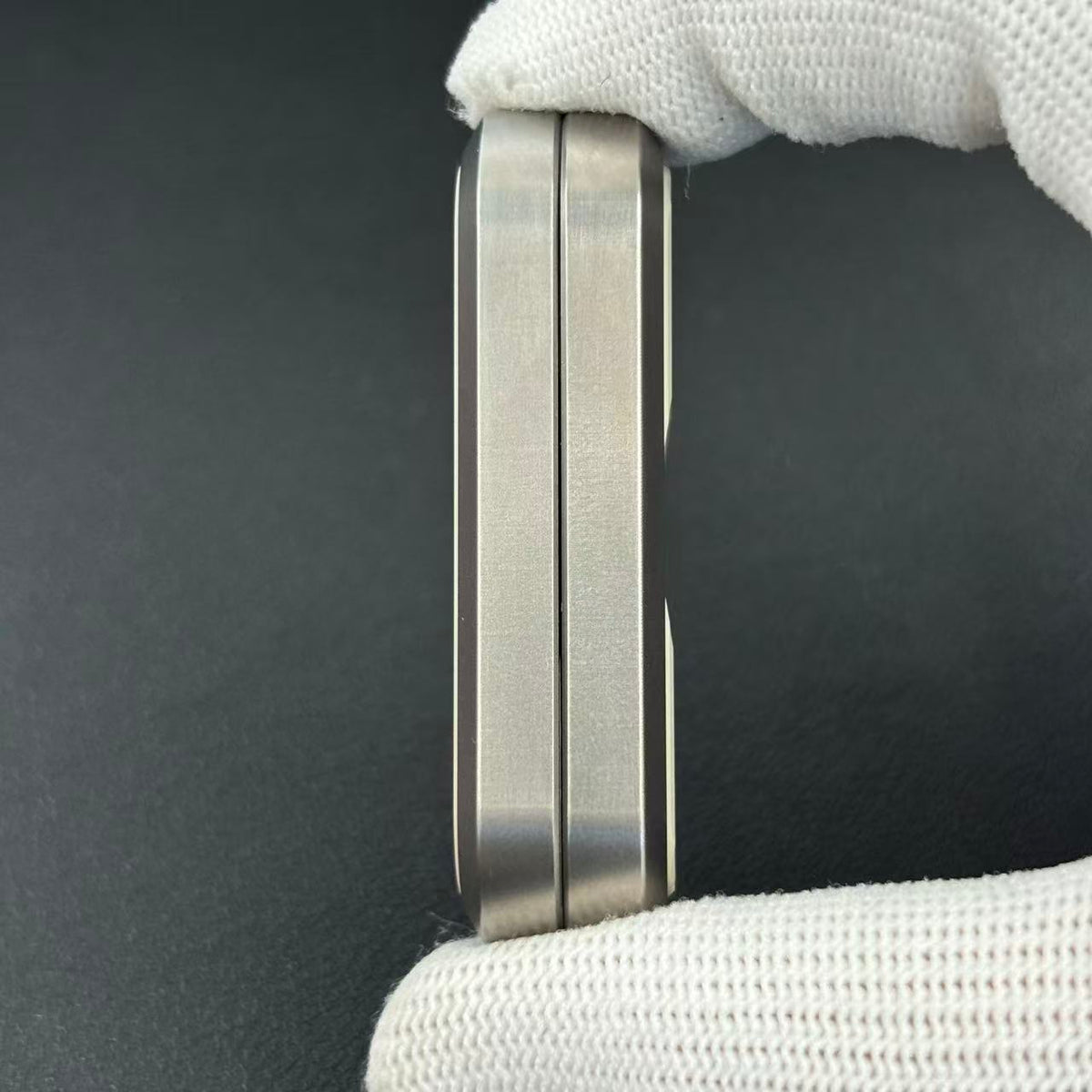 Pipa Plate Titanium