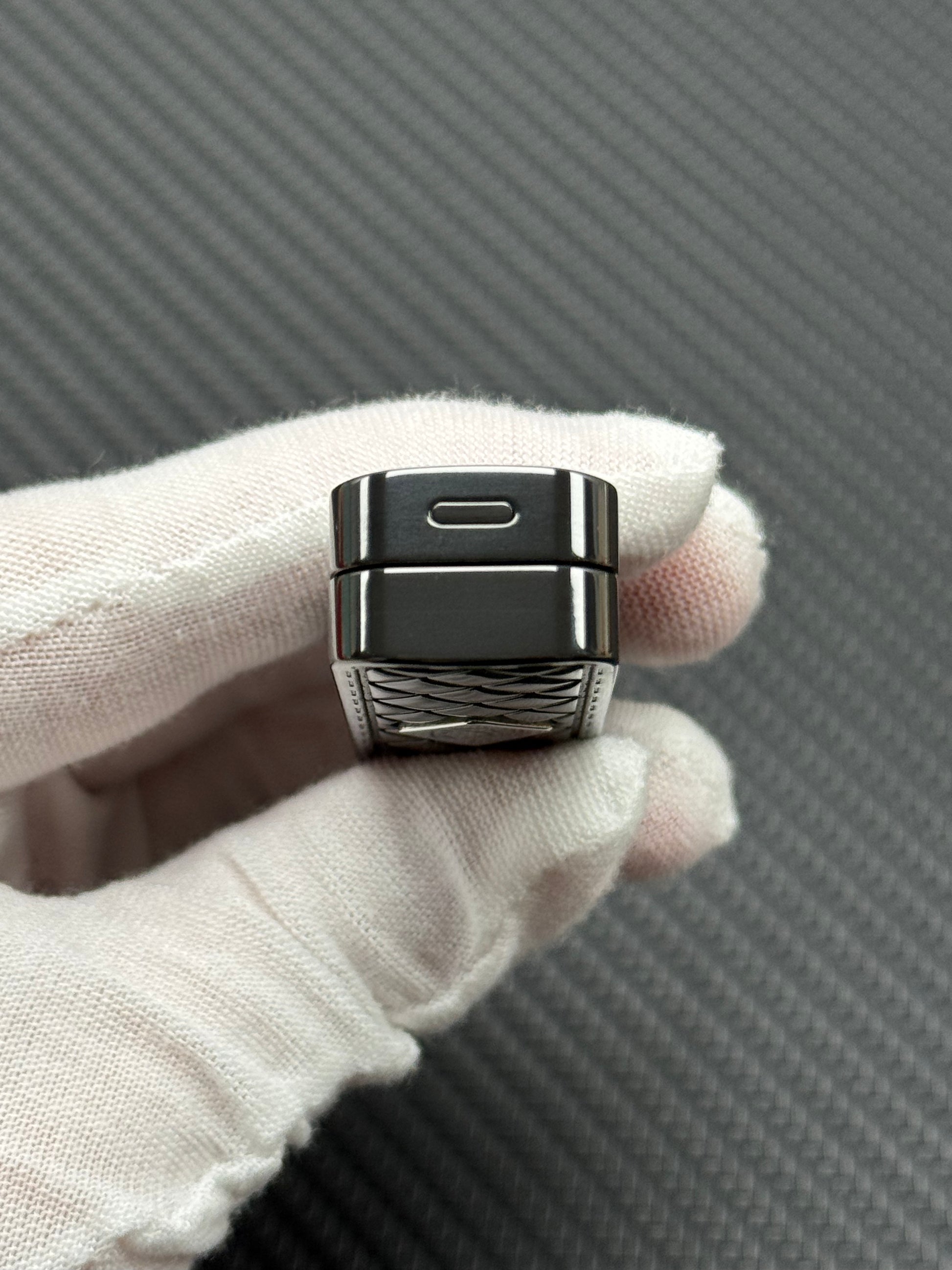 Feng Ling Zirconium Stonewashed Polished