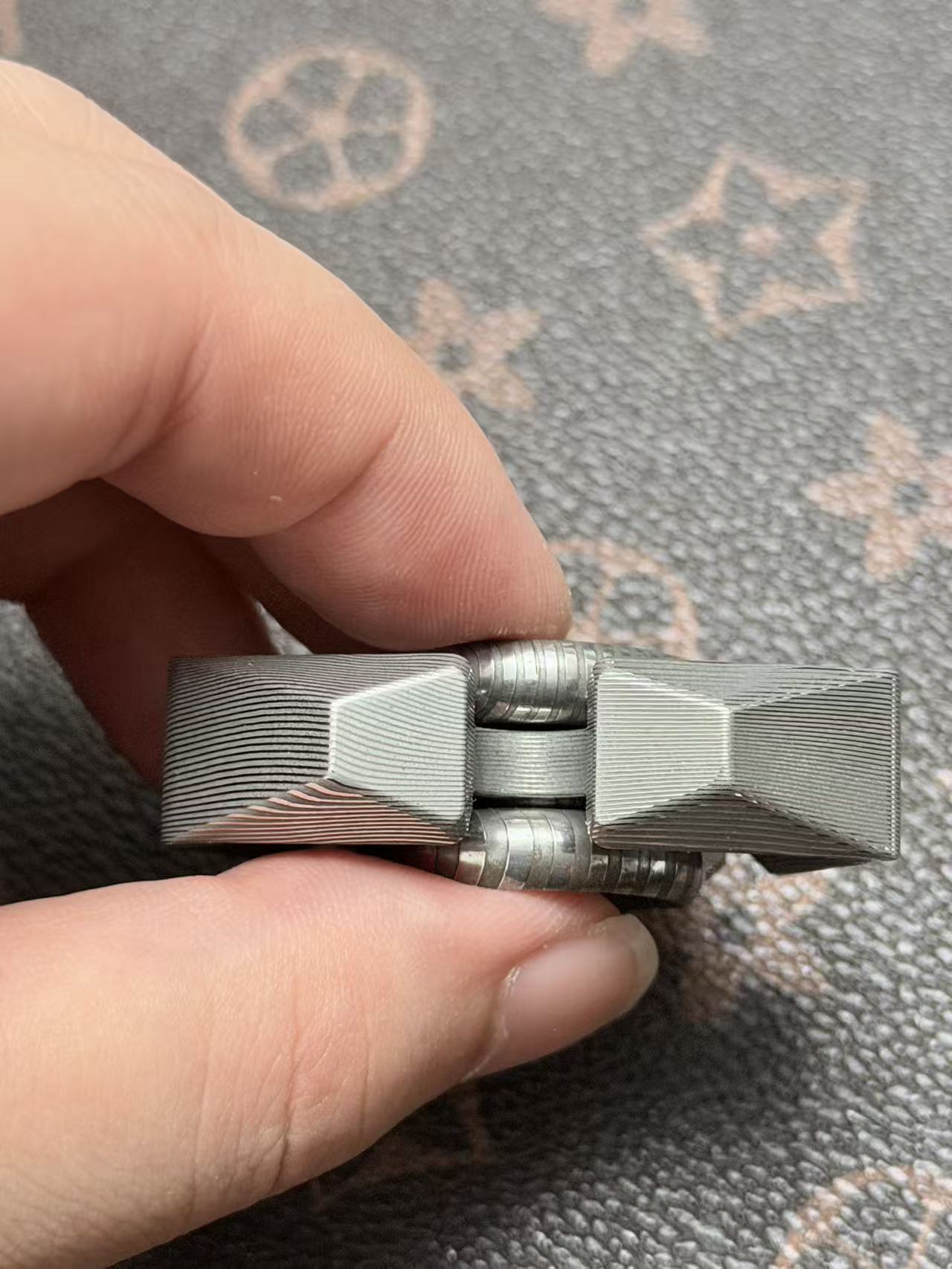 Tri-Leaf Crossbone