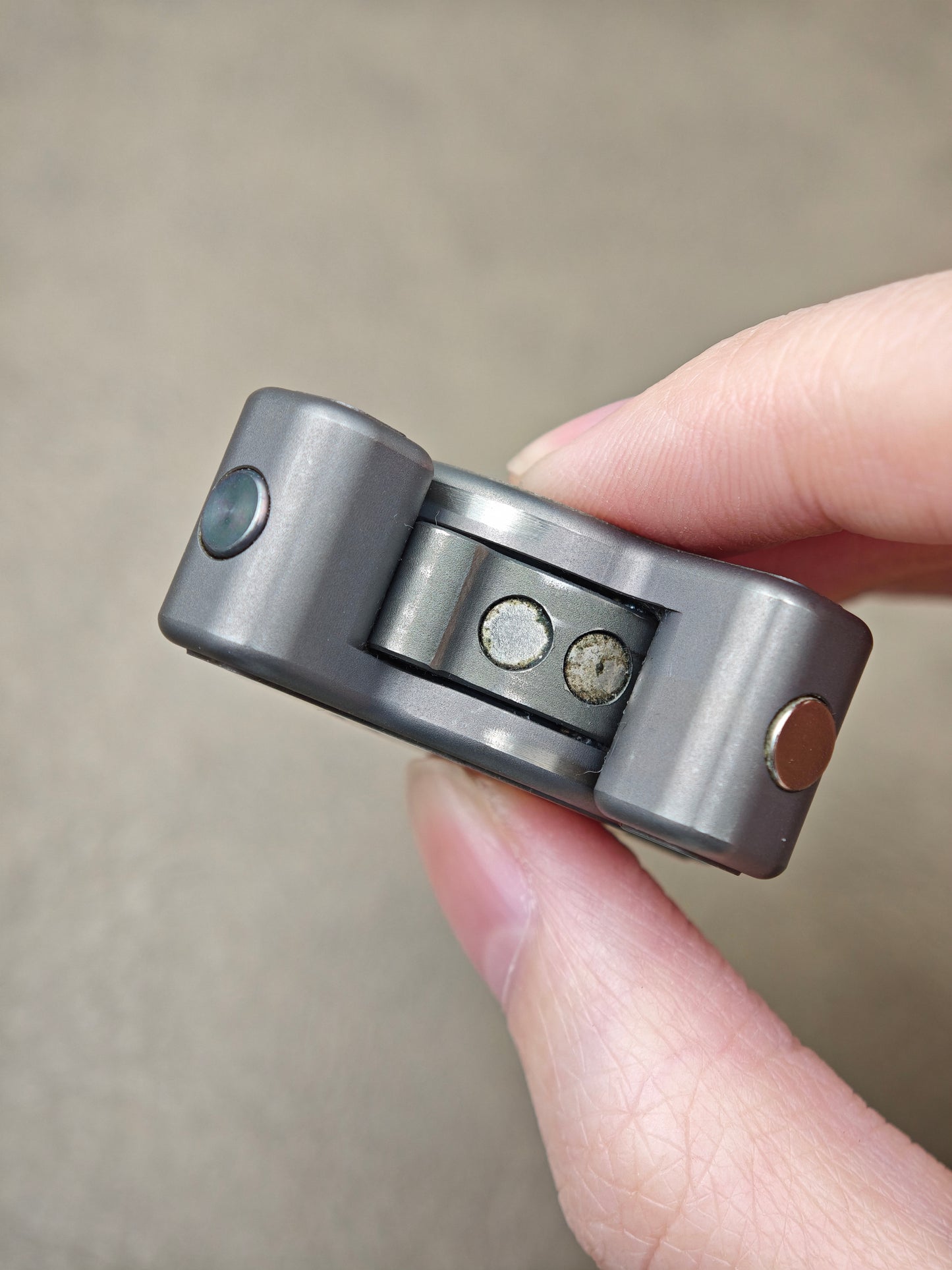 Cross Bones r Titanium