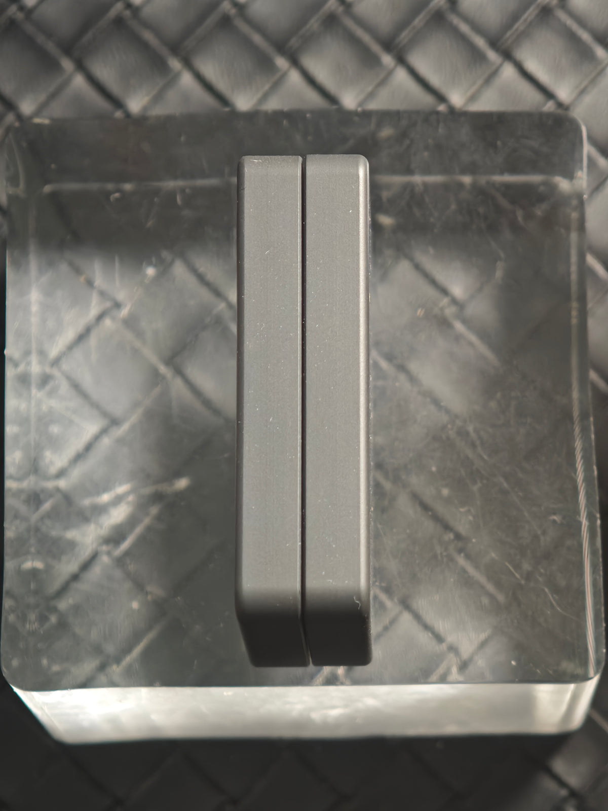 Mute Zirconium
