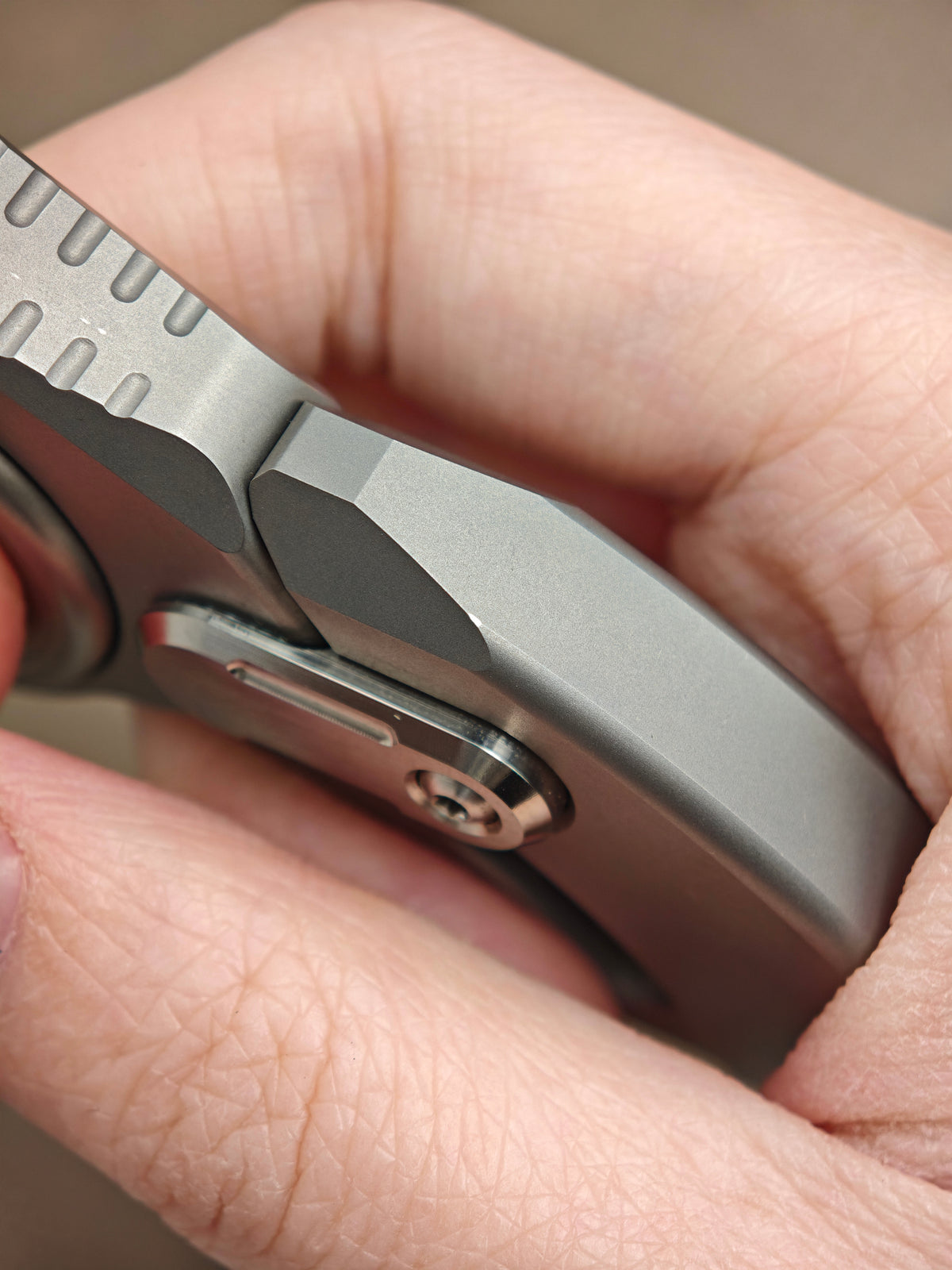 EDCELL Breaker Titanium