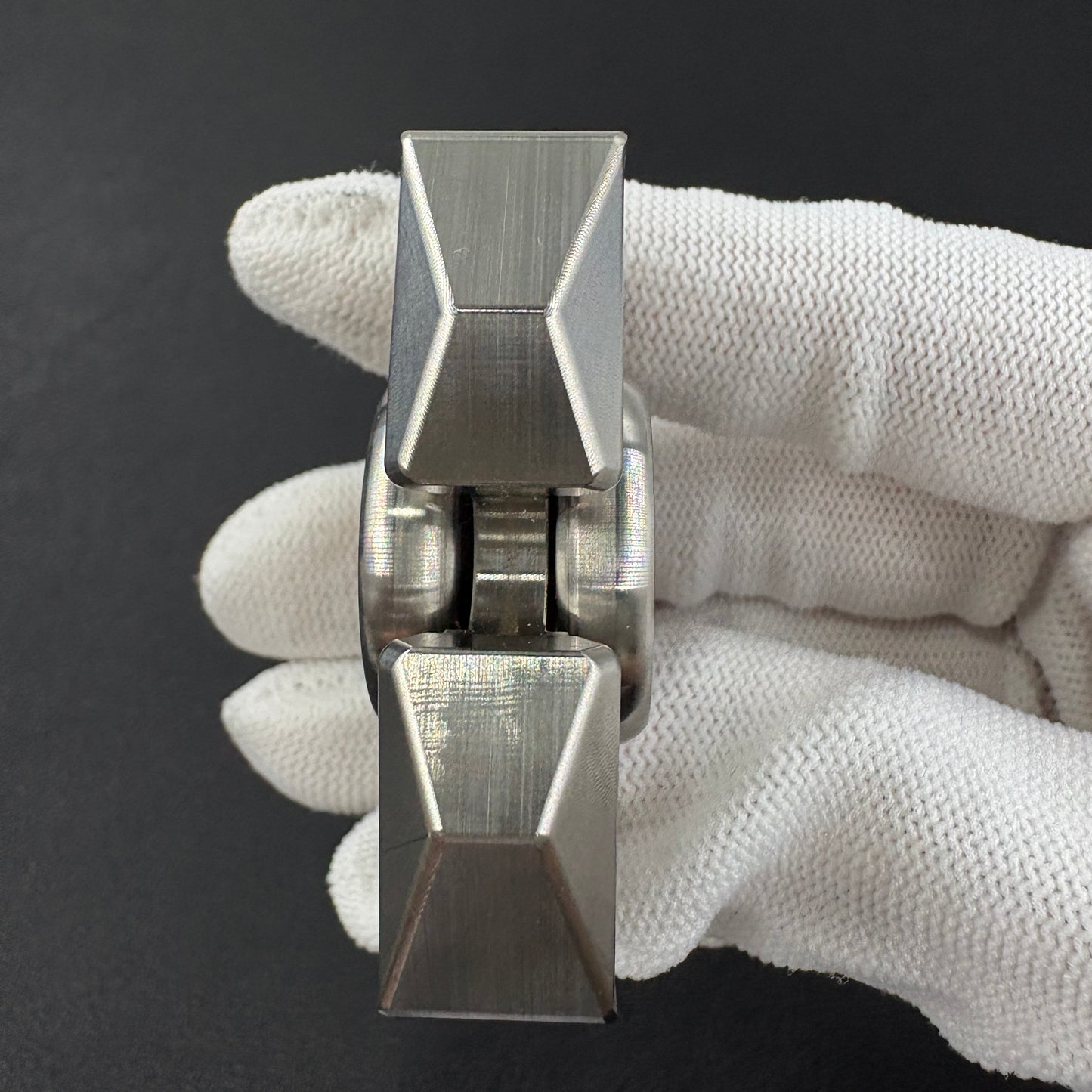 Tri Leaf Crossbone Titanium