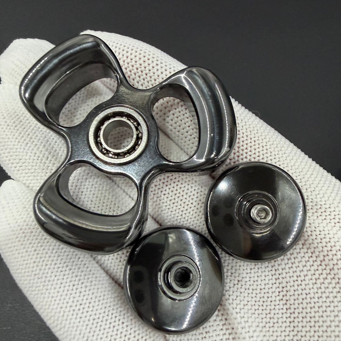 Three-Leaf Horizon Zirconium
