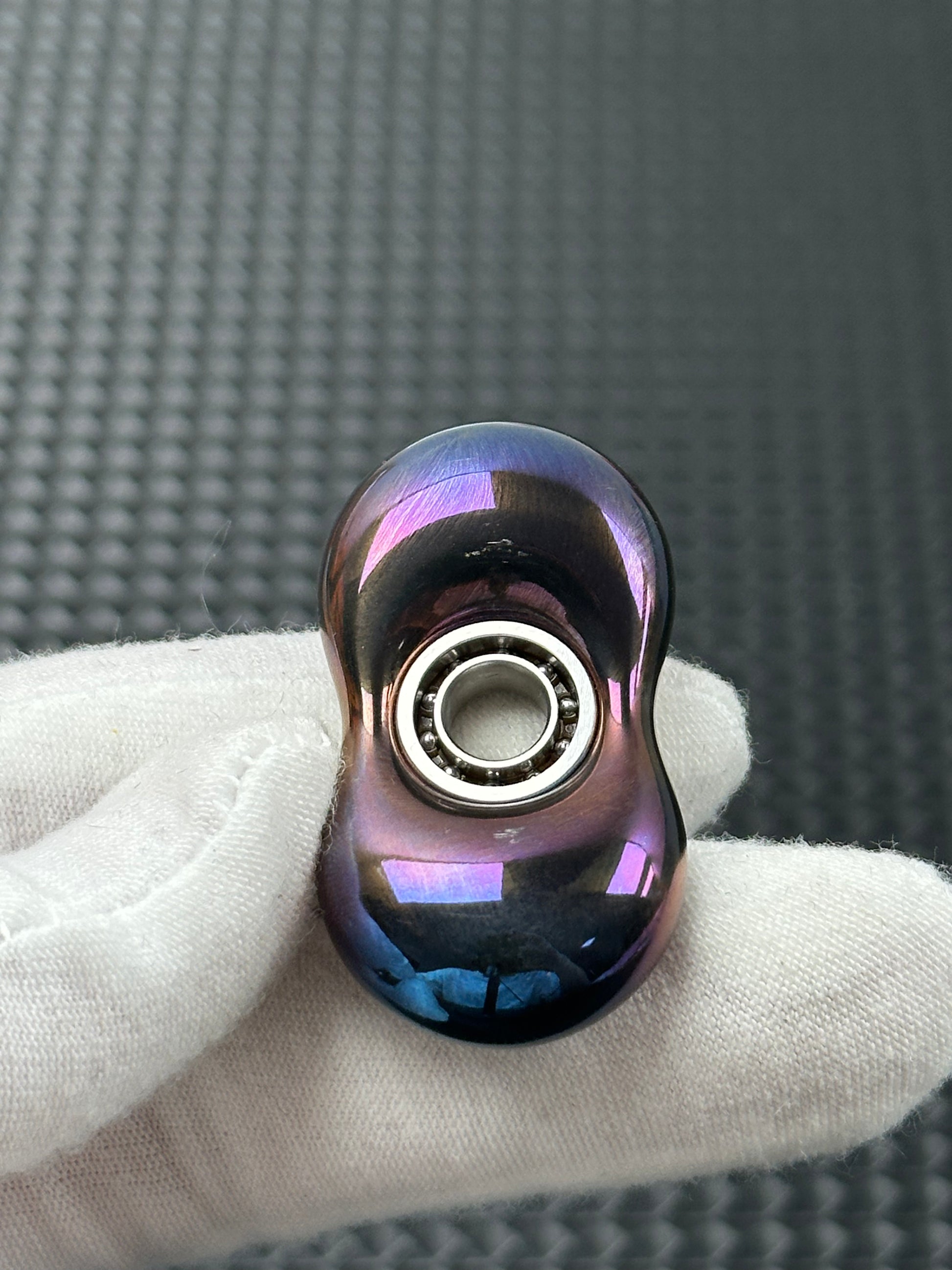 Two-Leaf Cell Zirconium Oil Slick