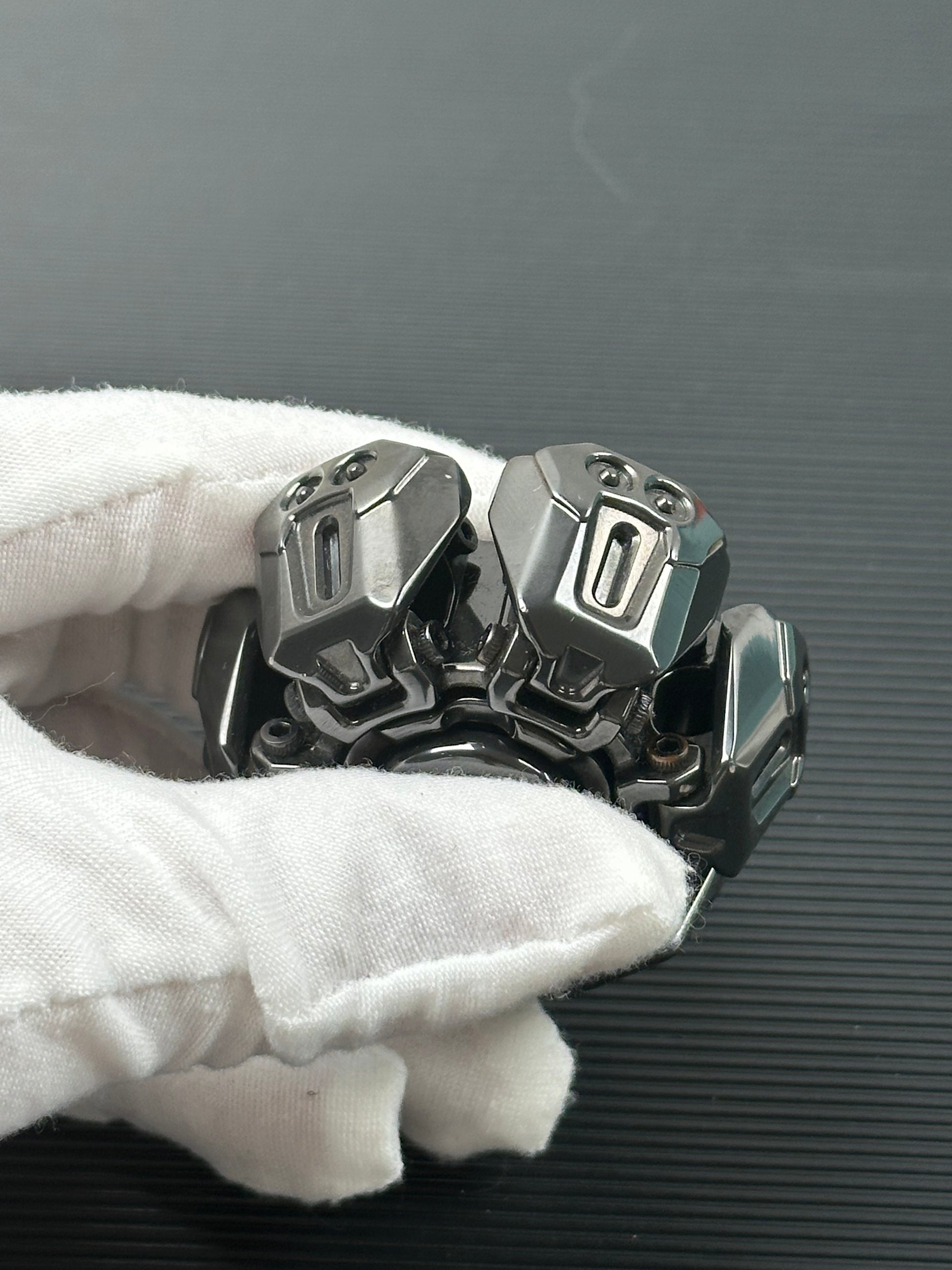 Ancient Iron Shell Opening Zirconium
