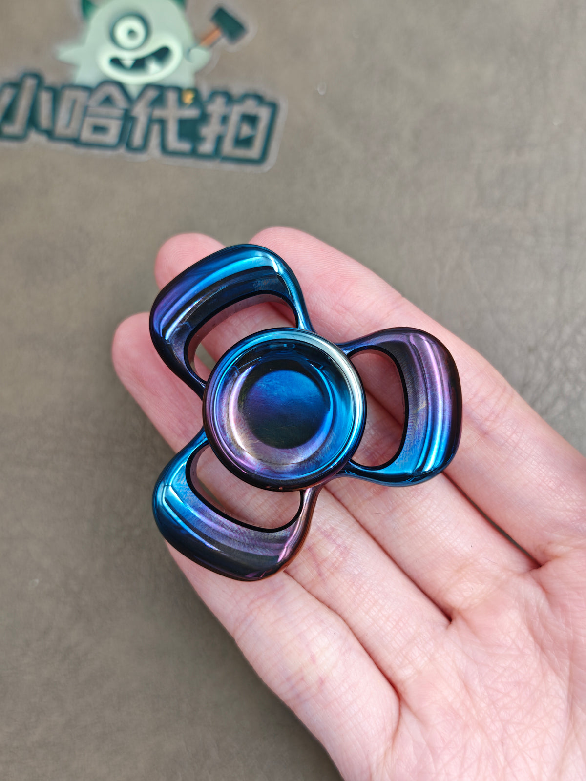 Three-Leaf Horizon Zirconium Oil Slick