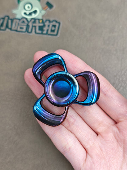 Three-Leaf Horizon Zirconium Oil Slick
