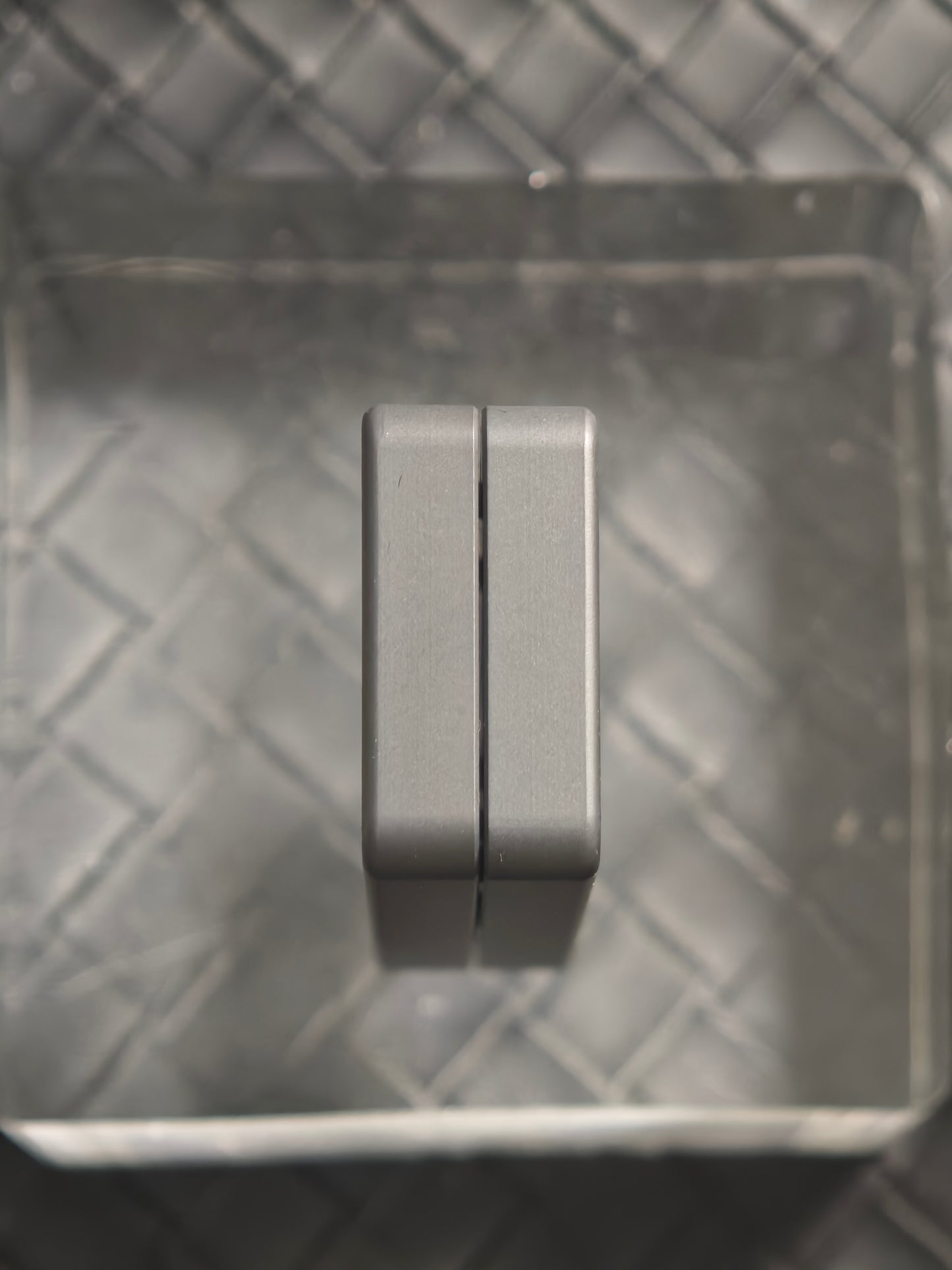 Mute Zirconium