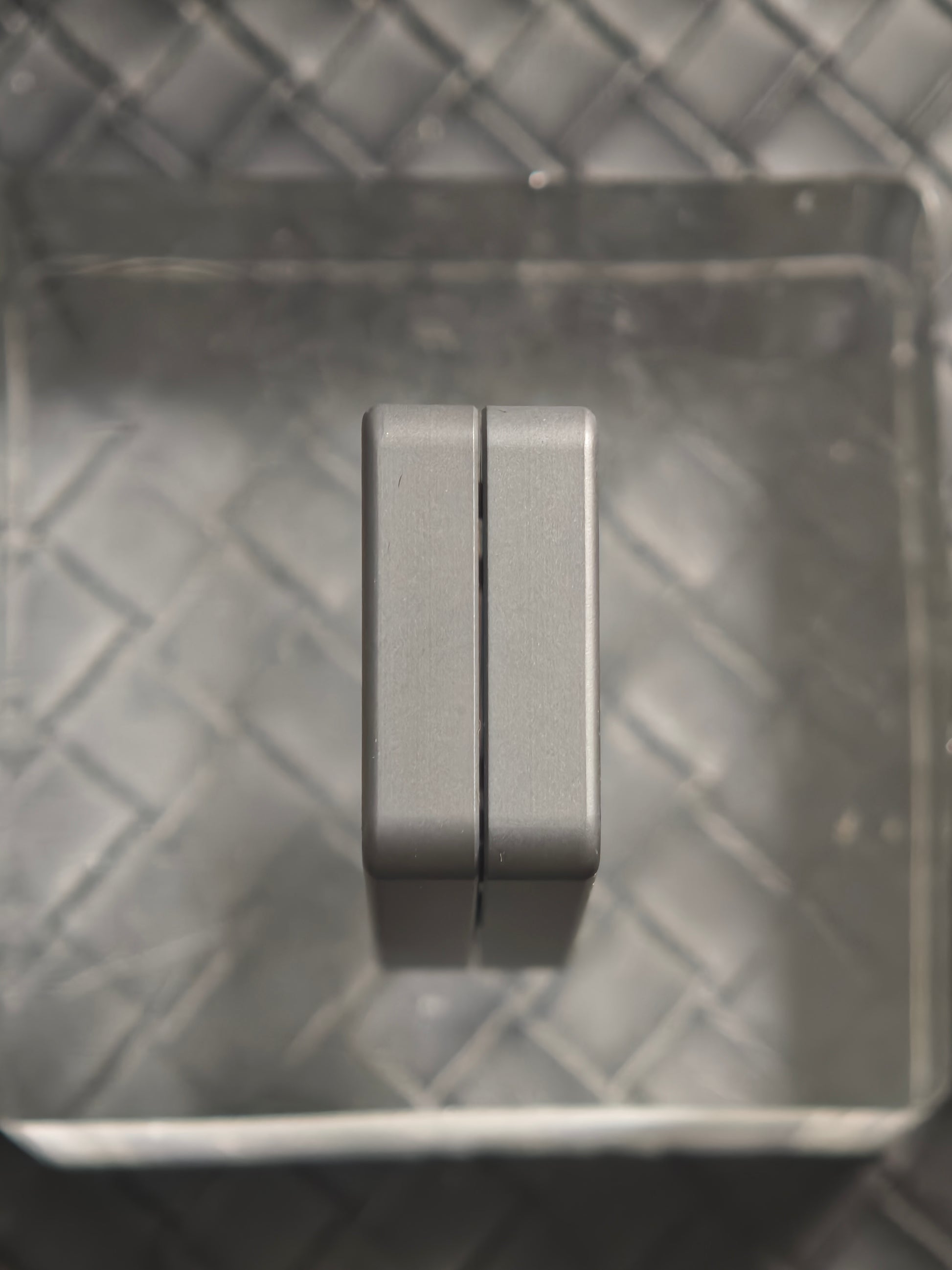 Mute Zirconium