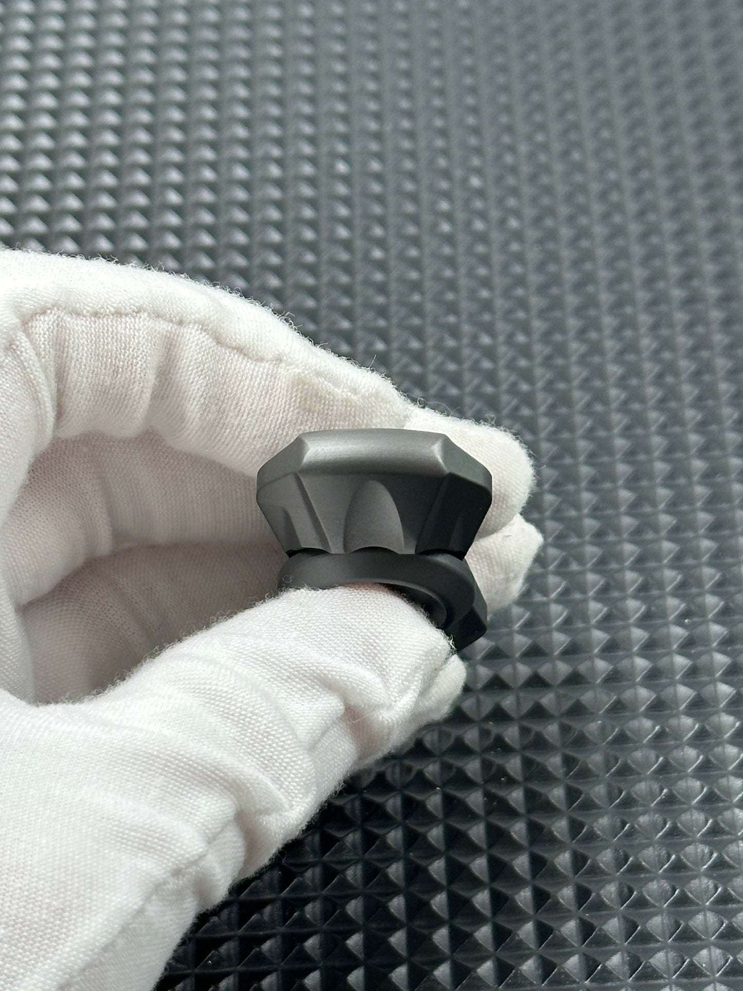 Wing Zirconium