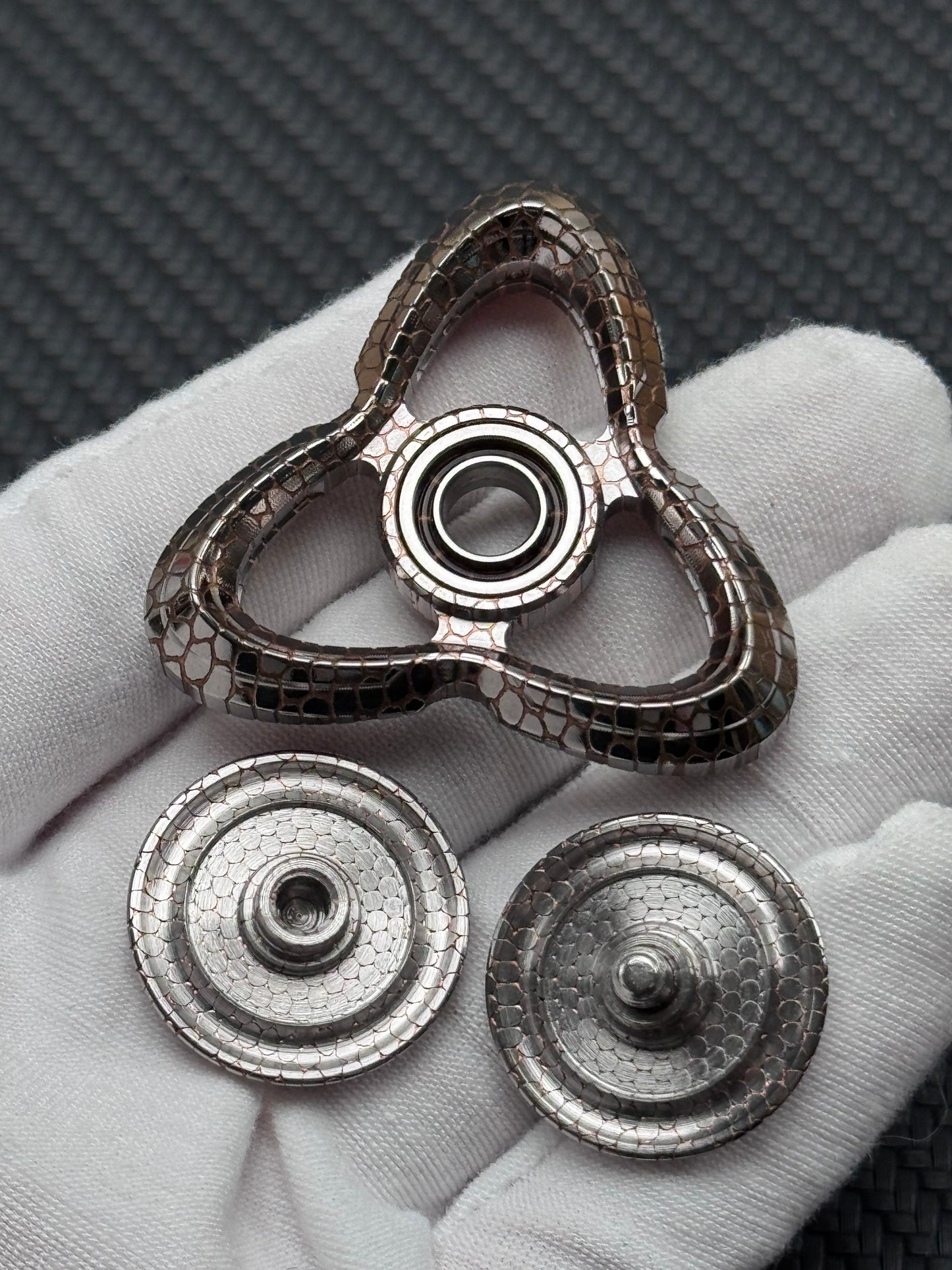 Cat's Eye Superconductor
