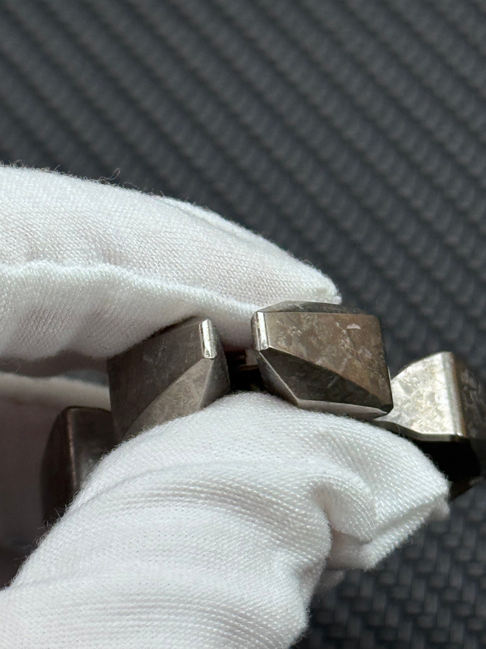 Scorpio Bearing Cap Crystallized Titanium