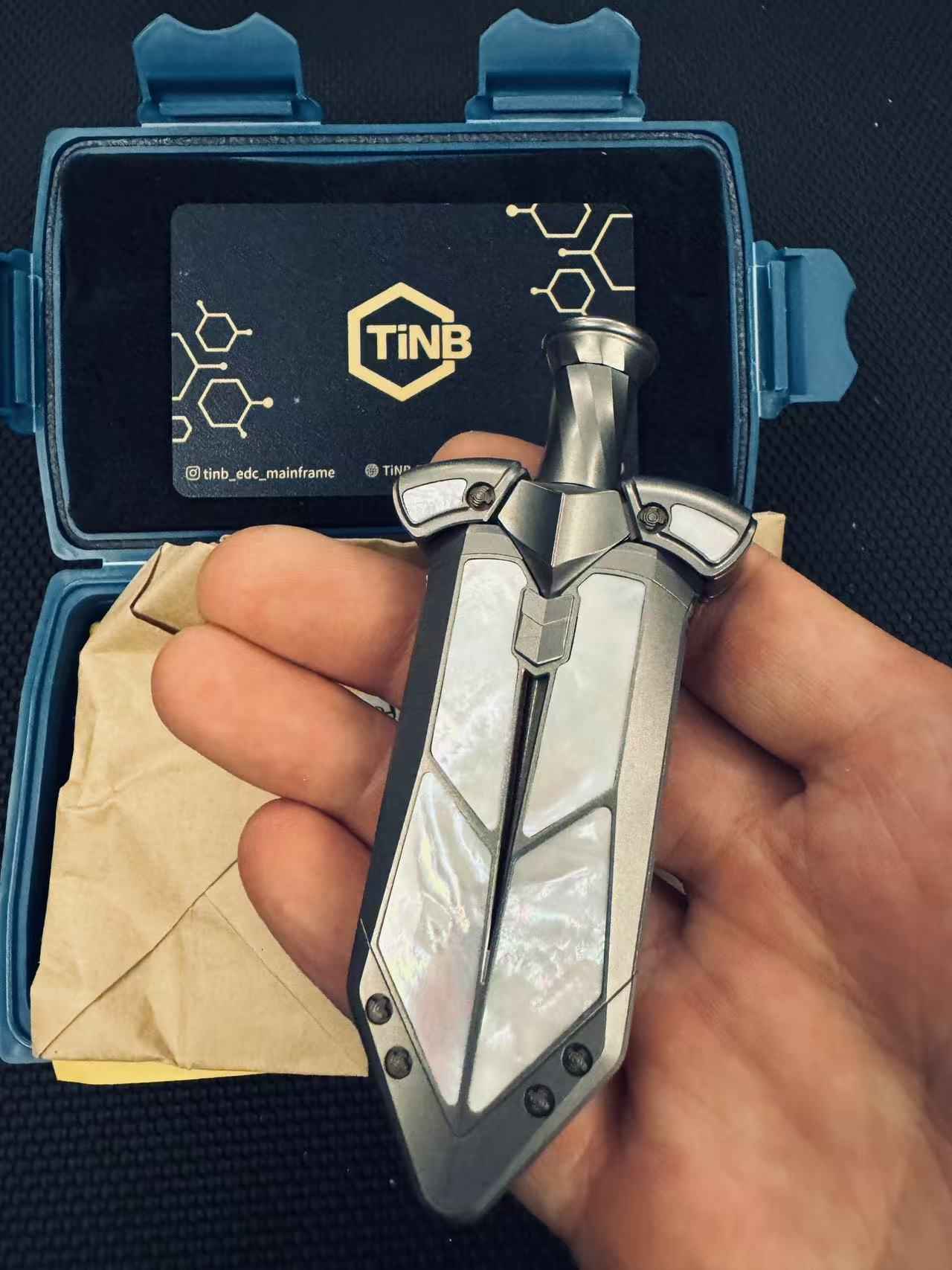 Aroundight MOP Titanium