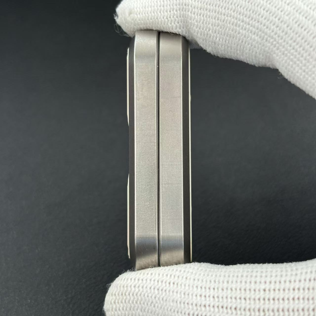 Pipa Plate Titanium