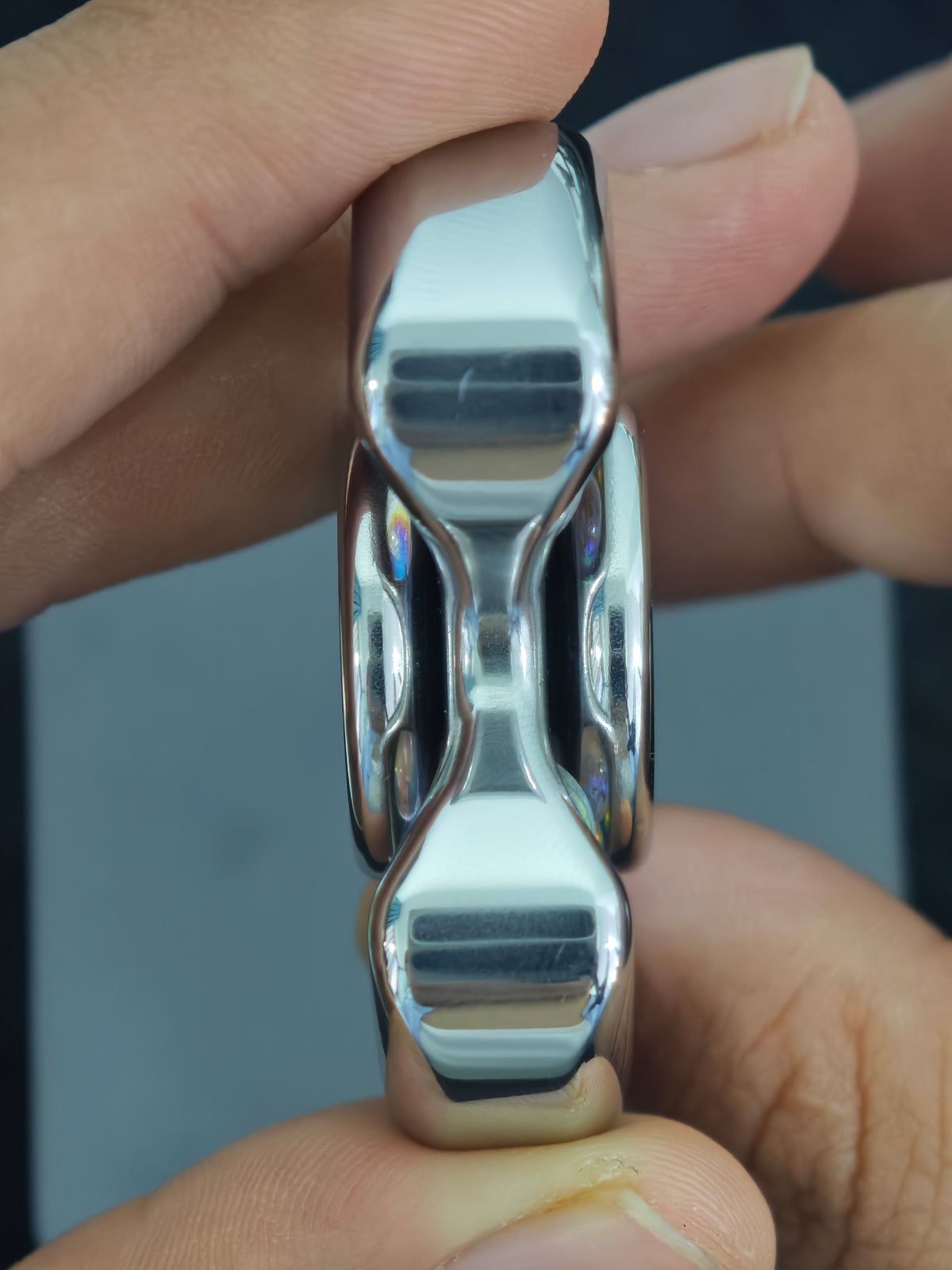 Three-Leaf Horizon Stainless Steel
