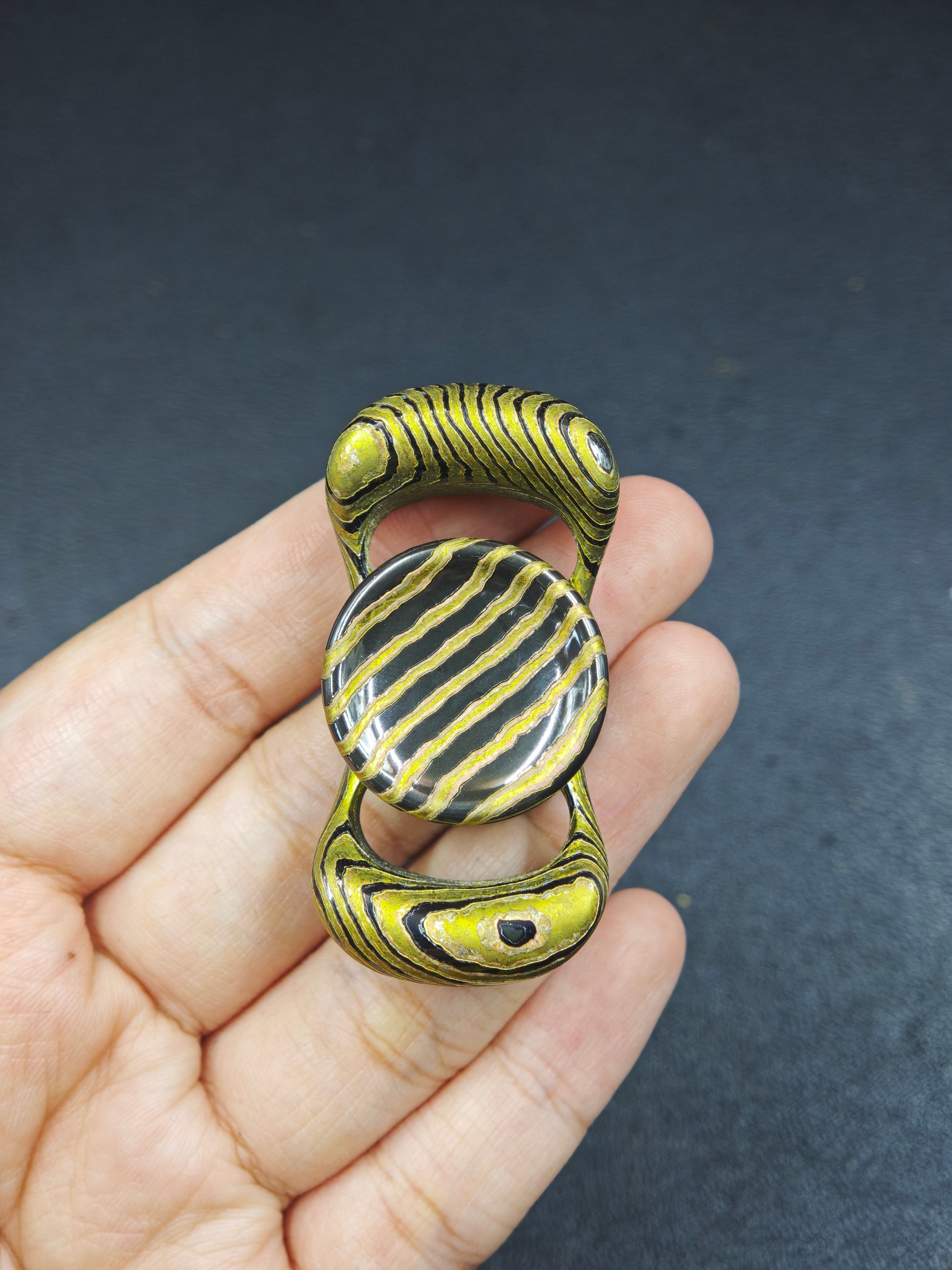 Two-Leaf Horizon Zircuti