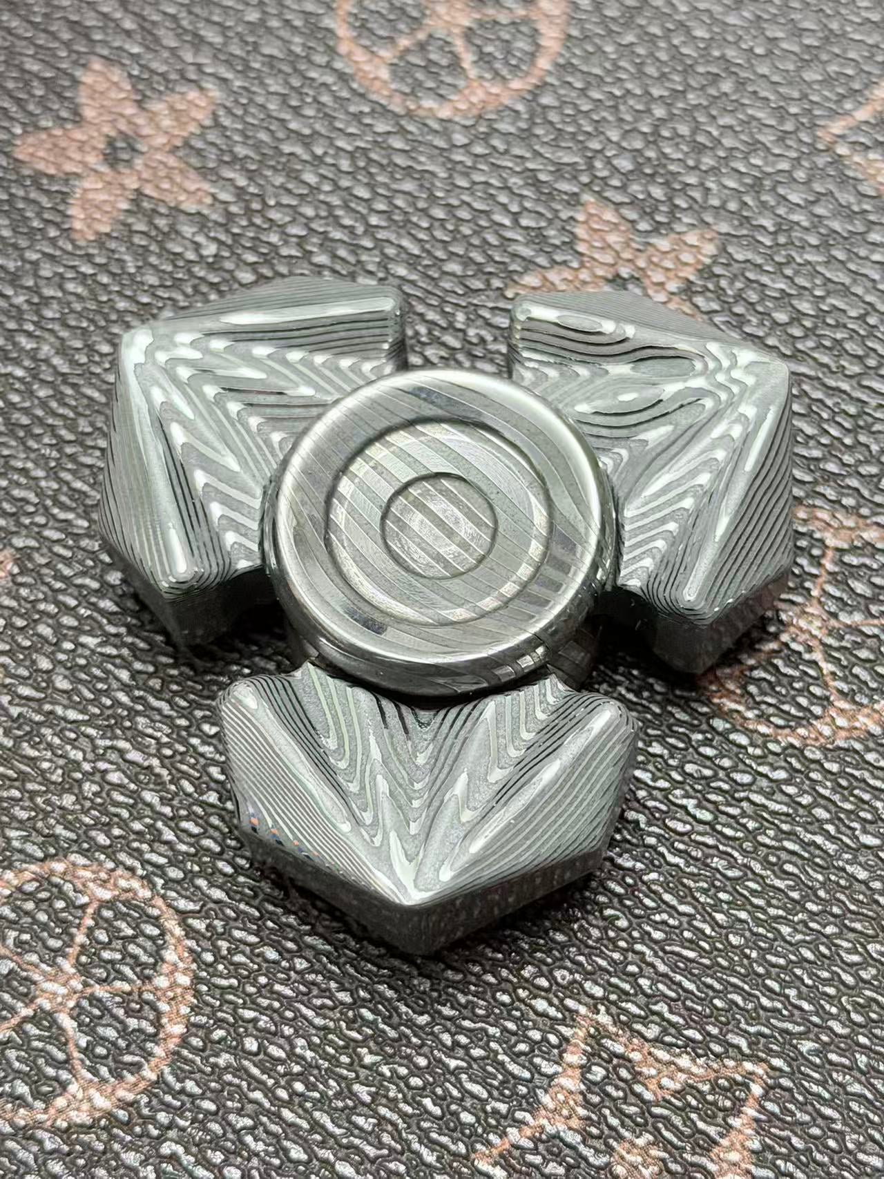Tri-Leaf Crossbone